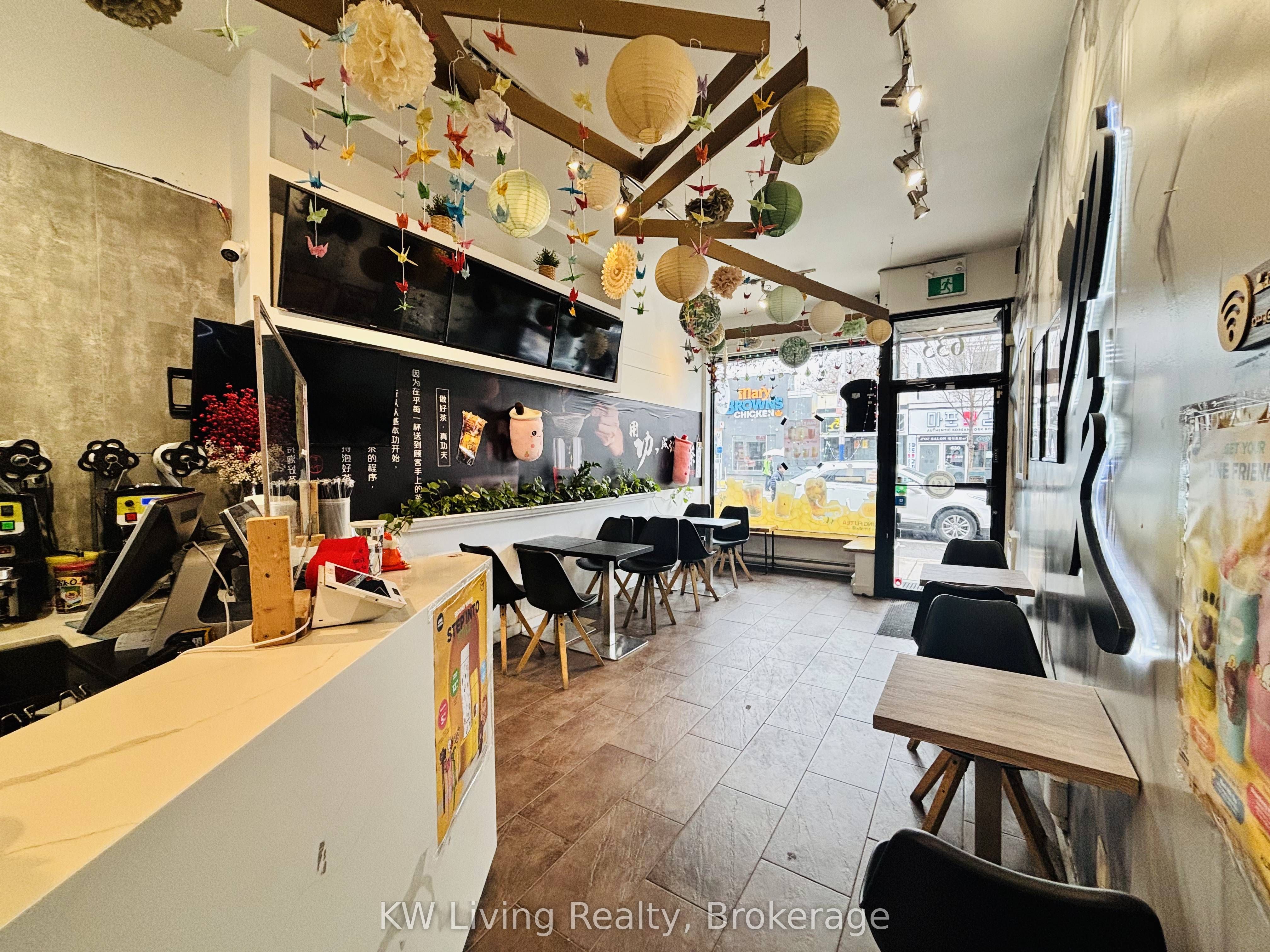 633 Bloor Street W