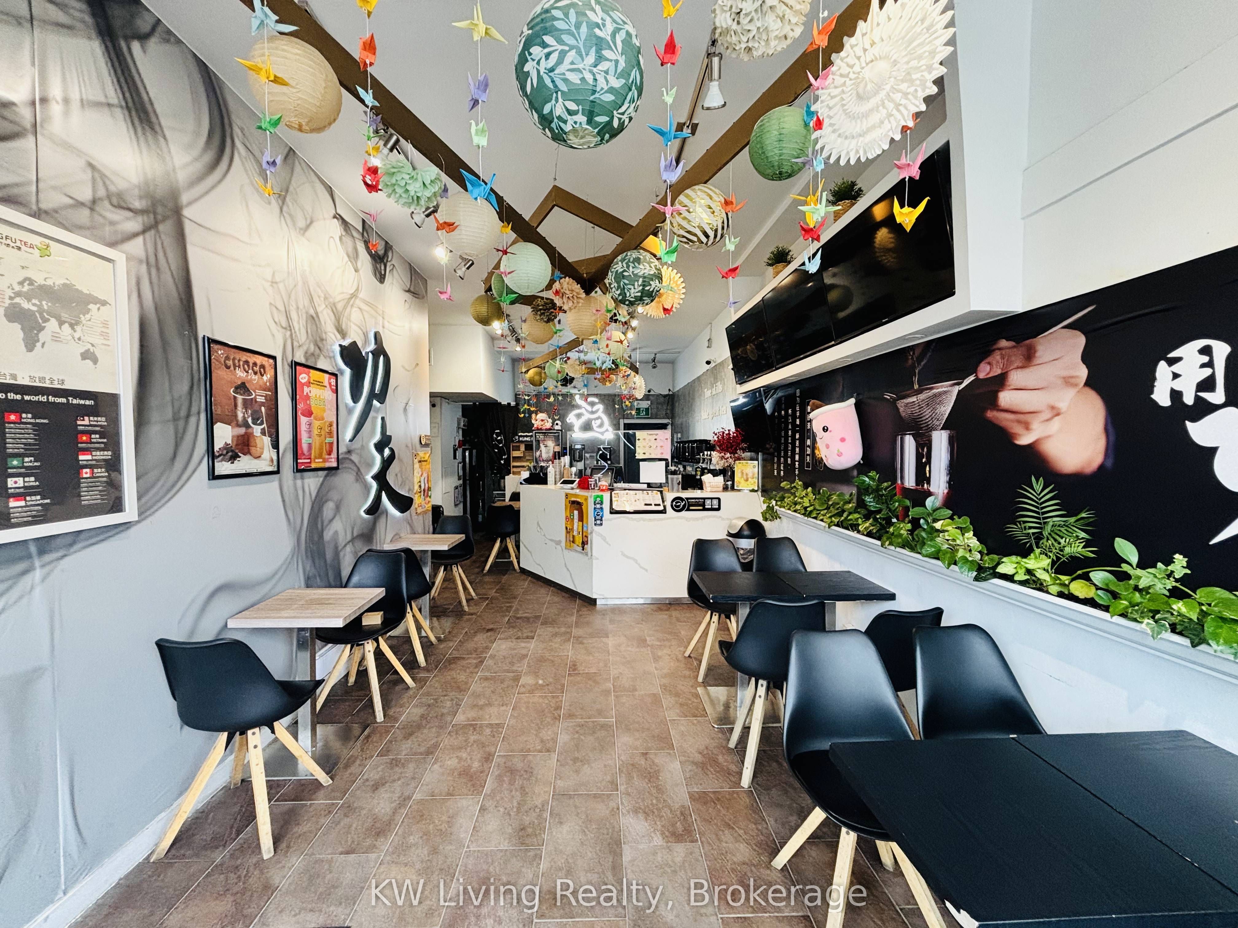 633 Bloor Street W