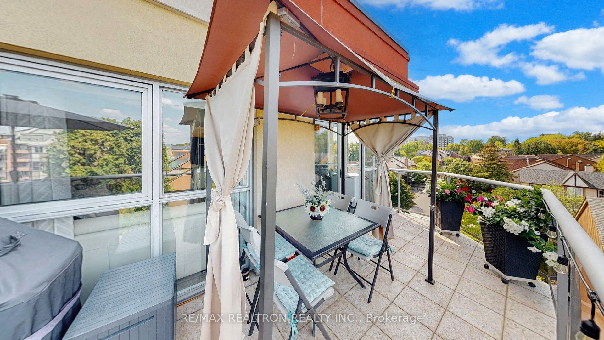 160 Woodbridge Avenue PH 609