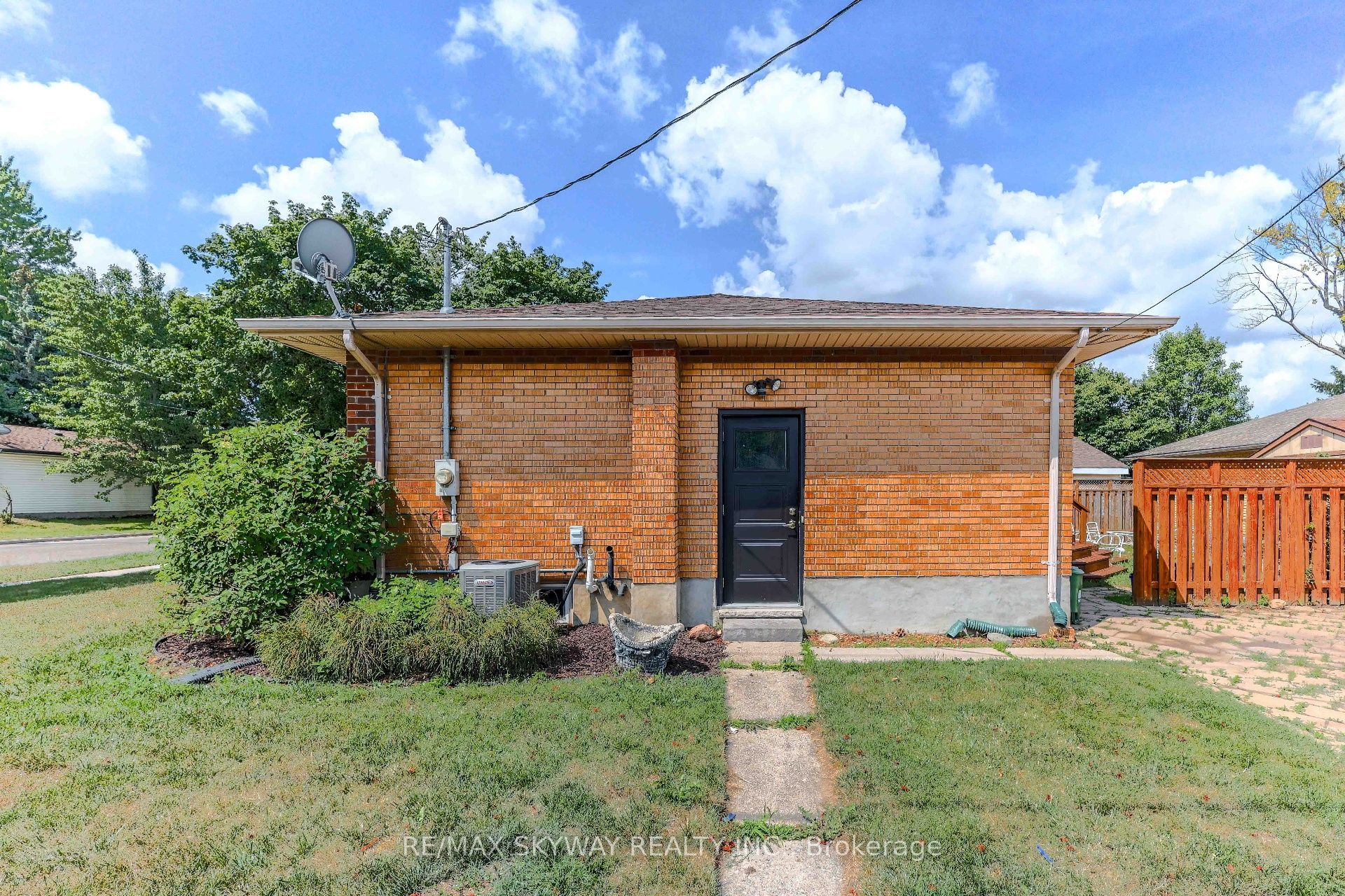 724 BRANT Street