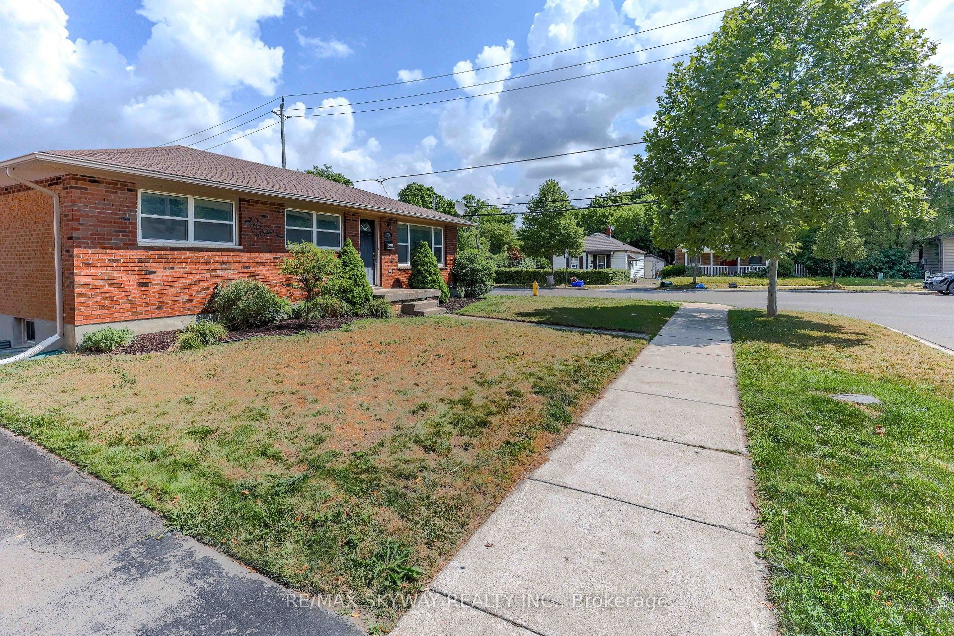 724 BRANT Street