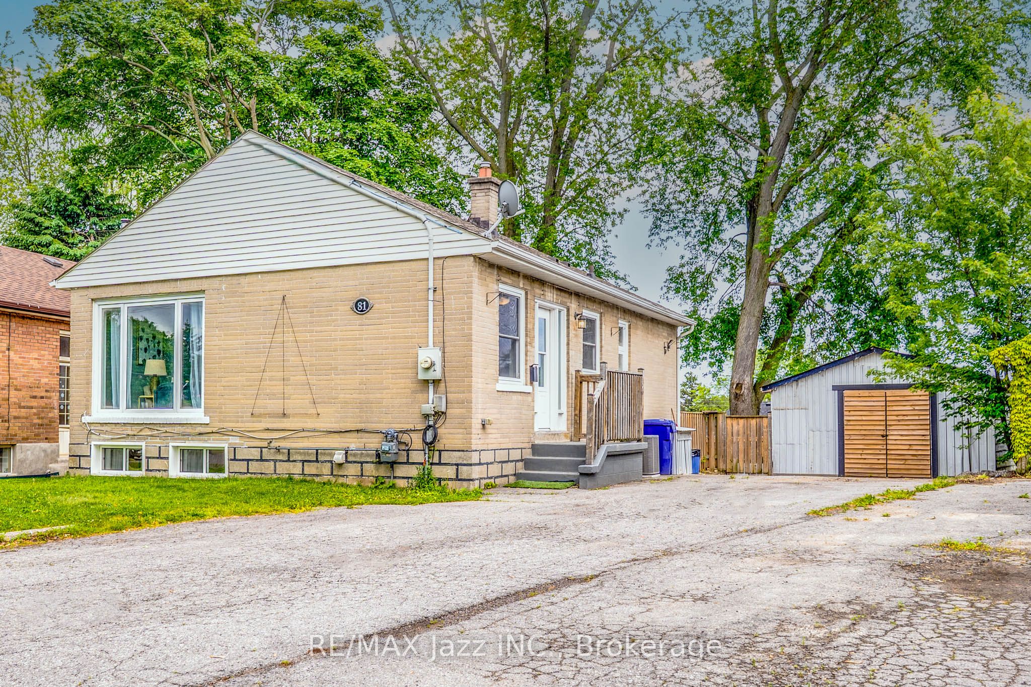 81 Wellington Avenue W
