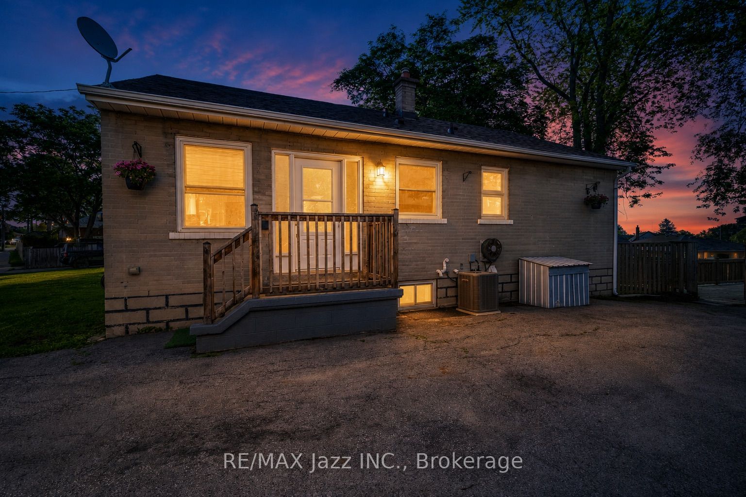 81 Wellington Avenue W