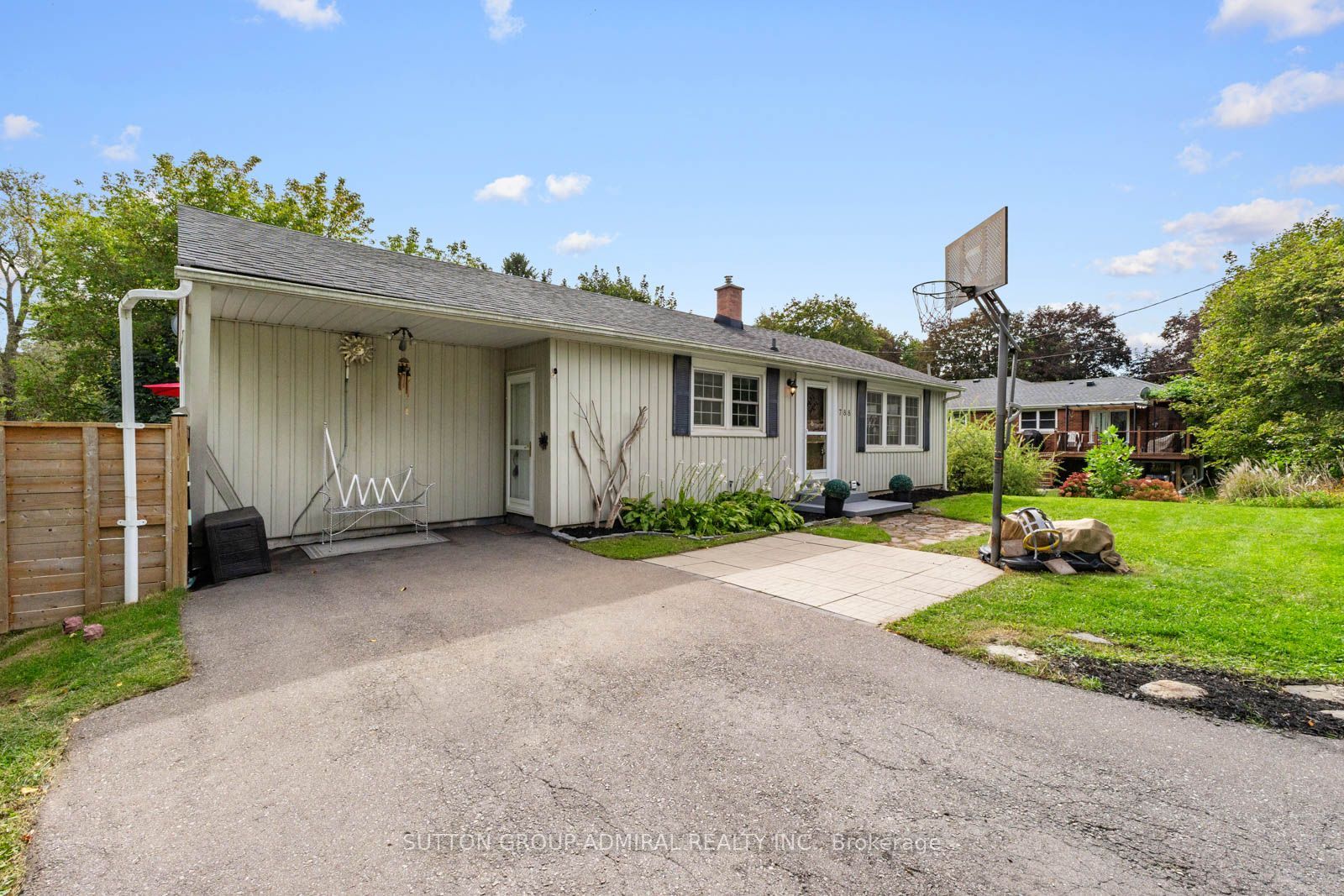 788 Allan Avenue
