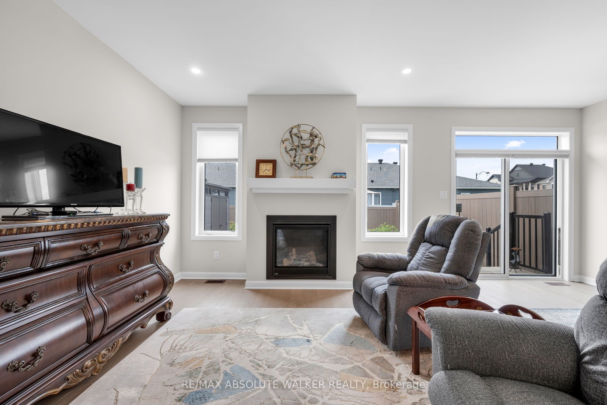 860 Companion Crescent