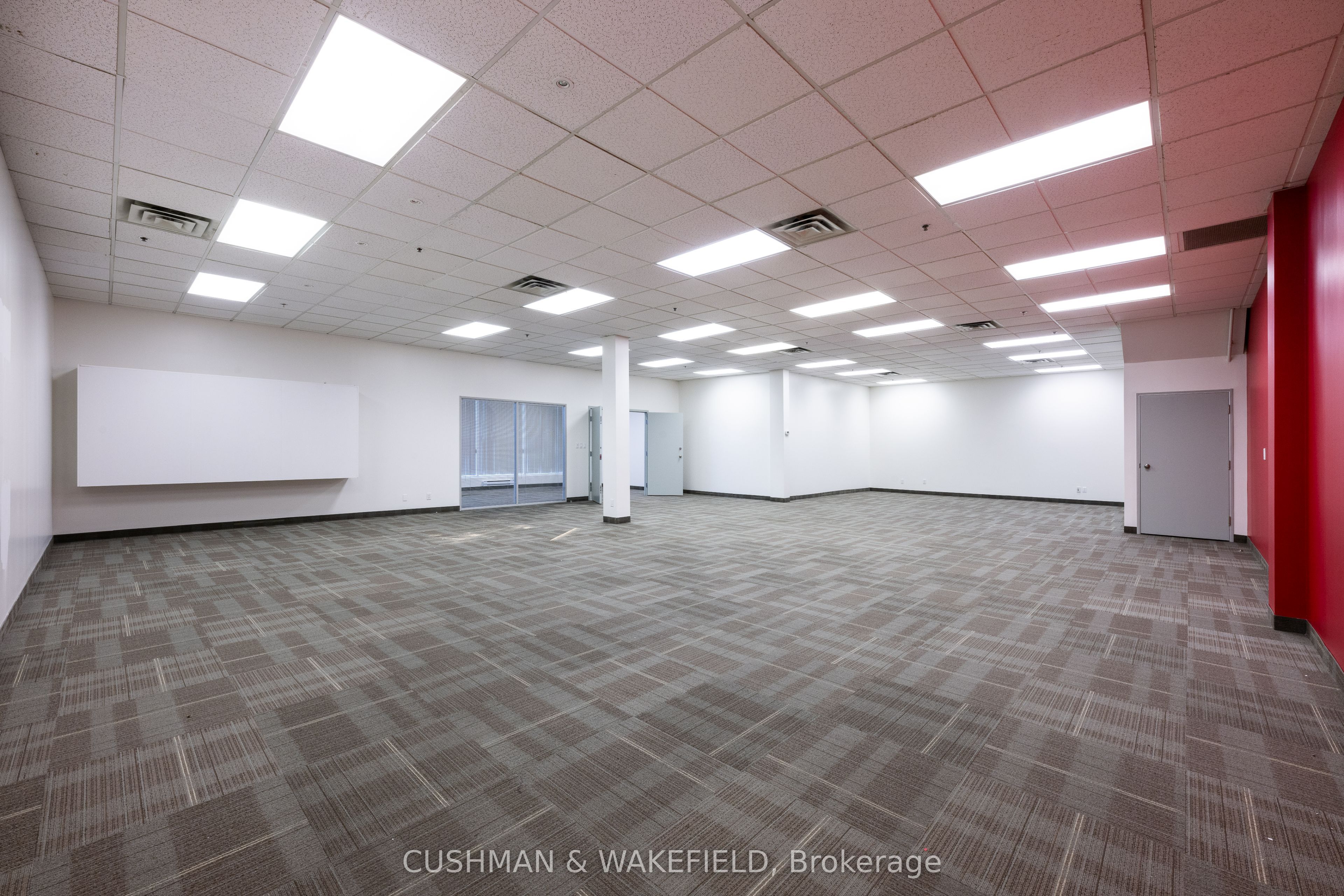 9225 Leslie Street 3