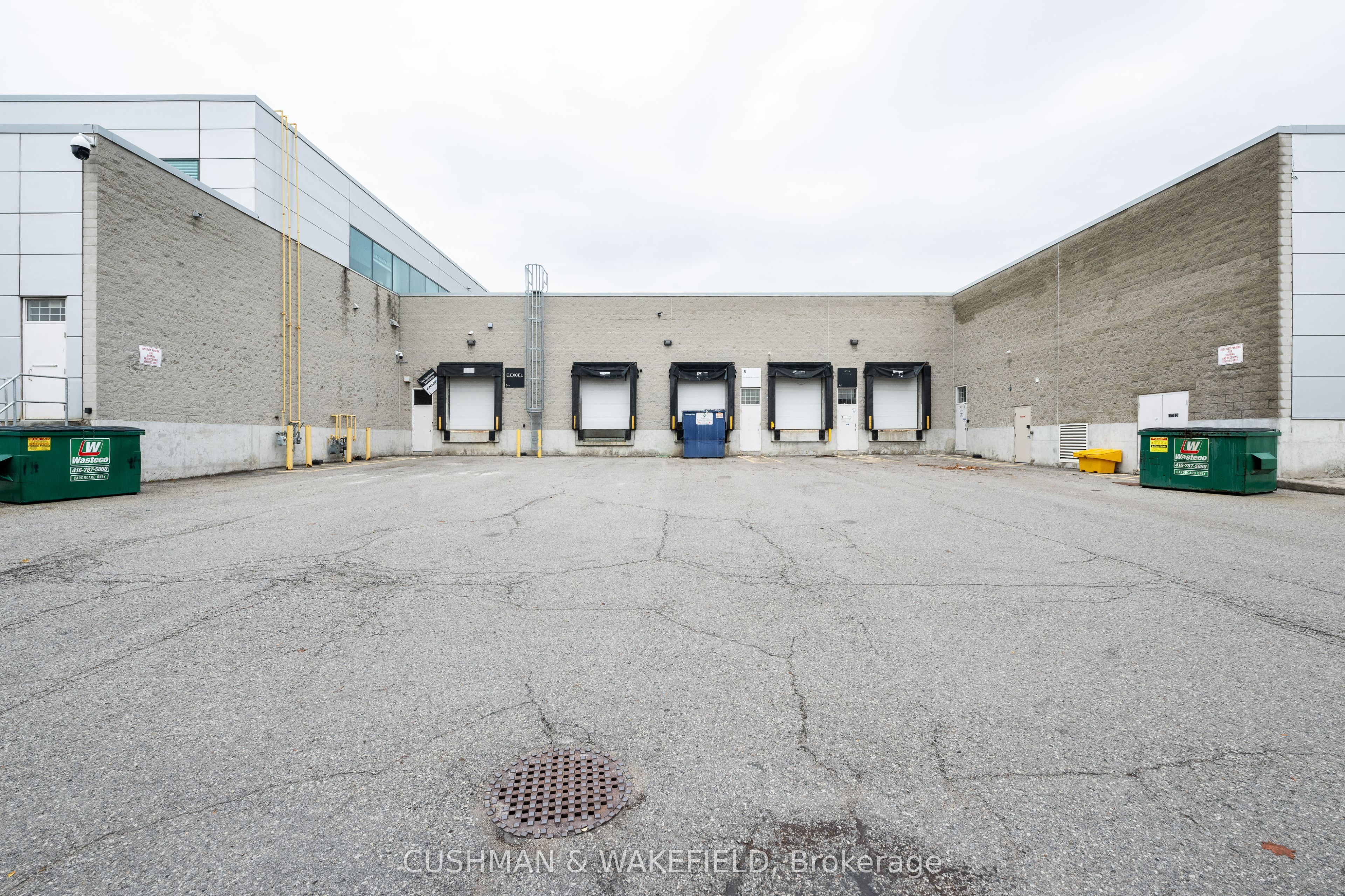 9225 Leslie Street 3