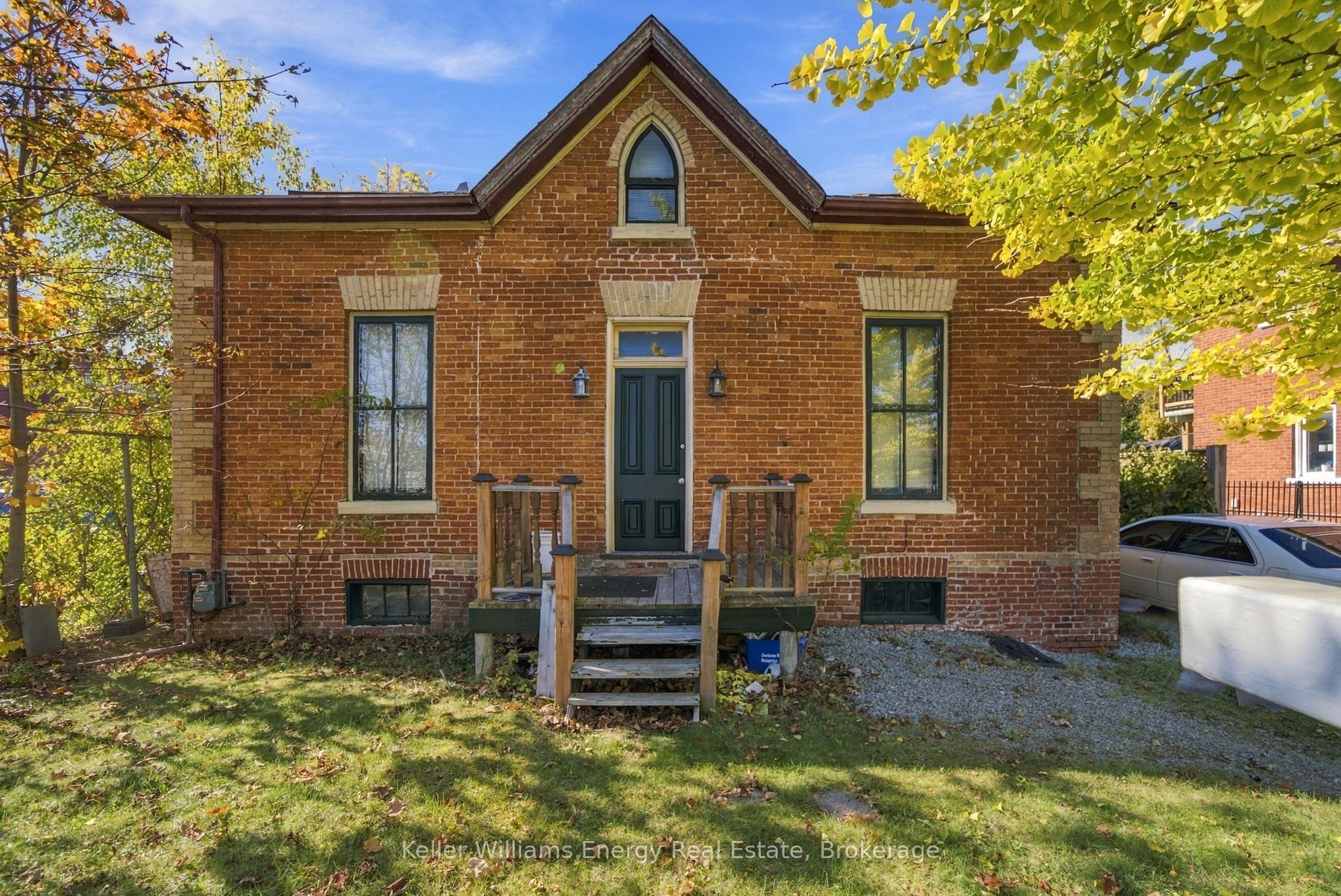 342 Mary Street N