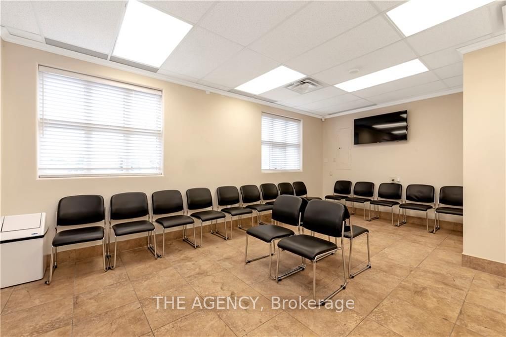 574 Upper James Street