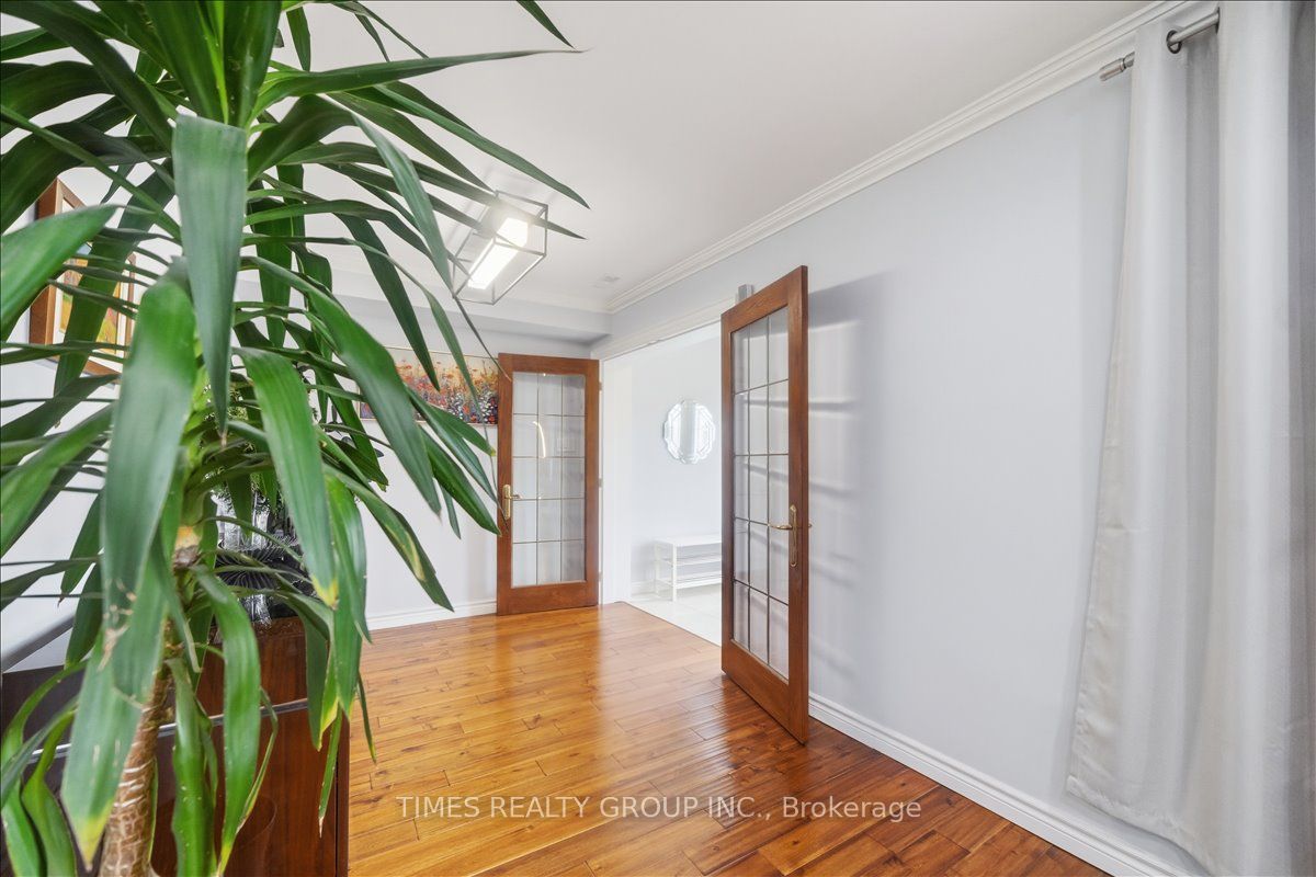 651 Burnhamthorpe Road