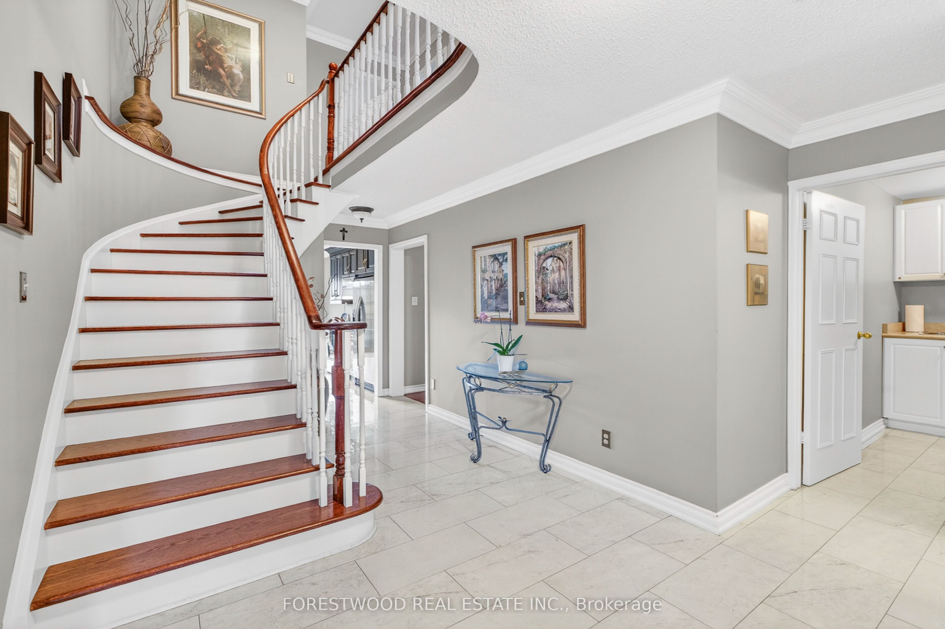 566 Huntington Ridge Drive