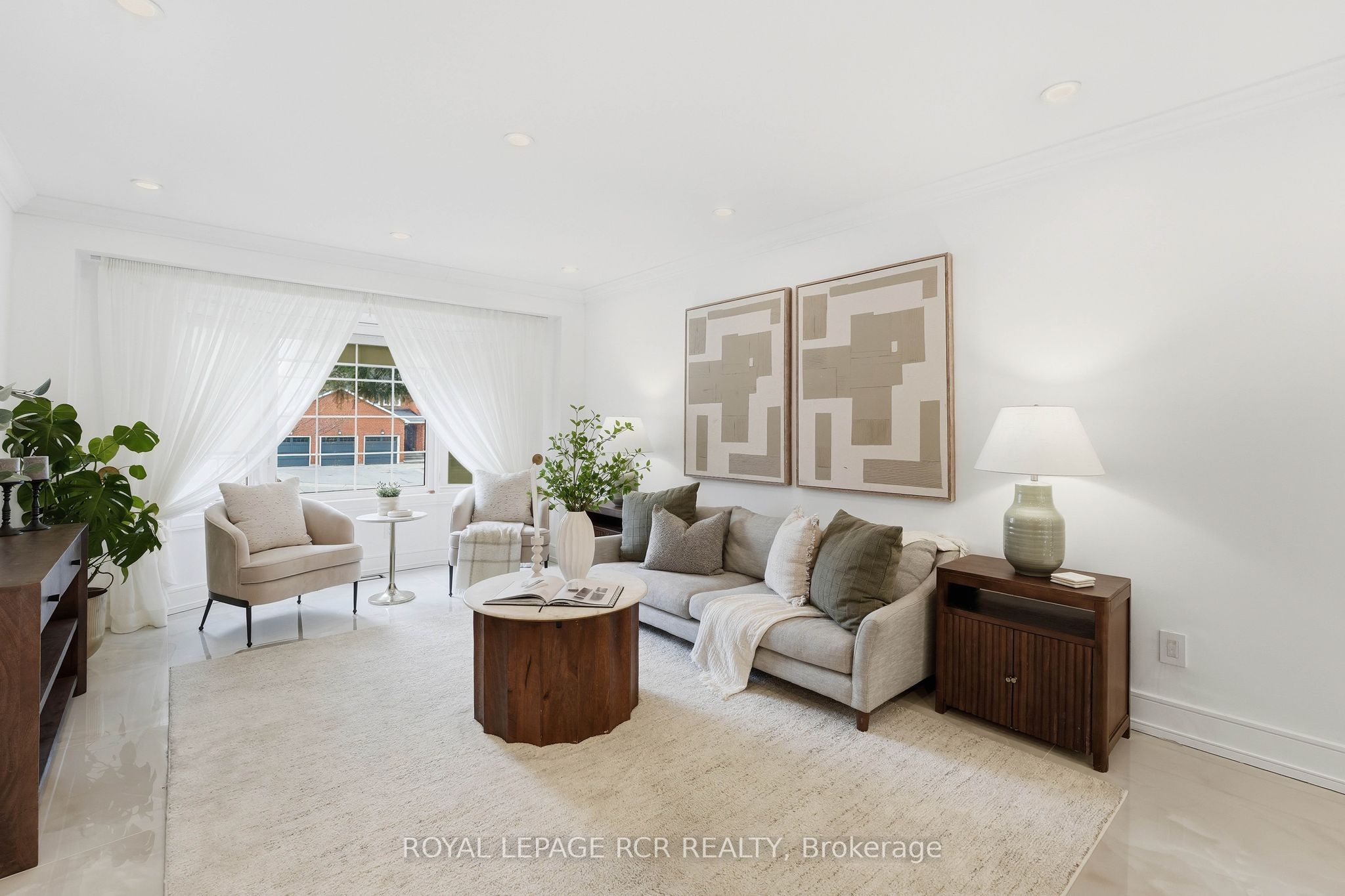 369 Kennedy Street W