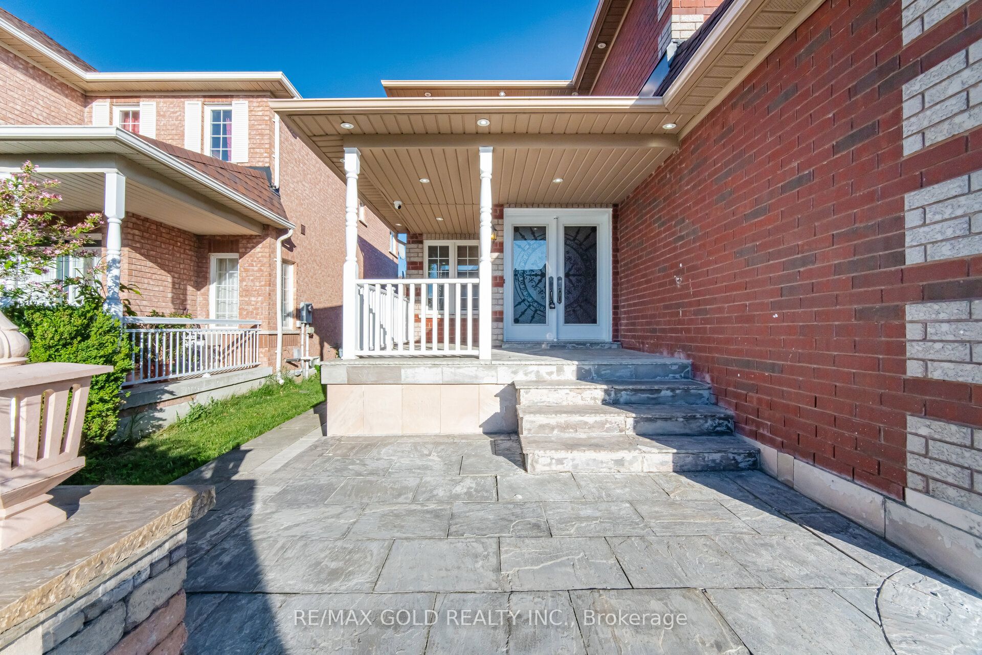 24 Whitehouse Crescent
