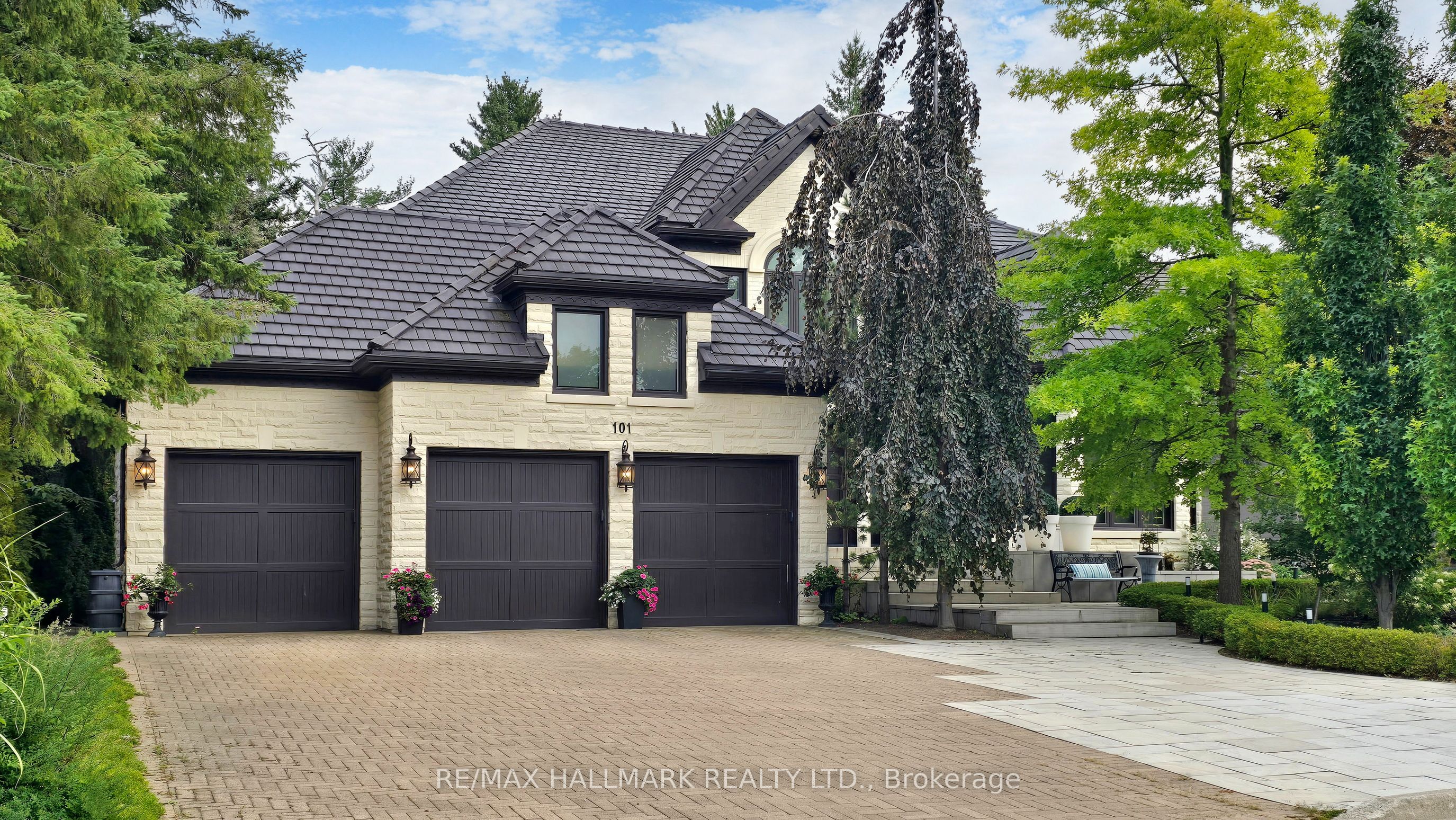 101 Longview Crescent