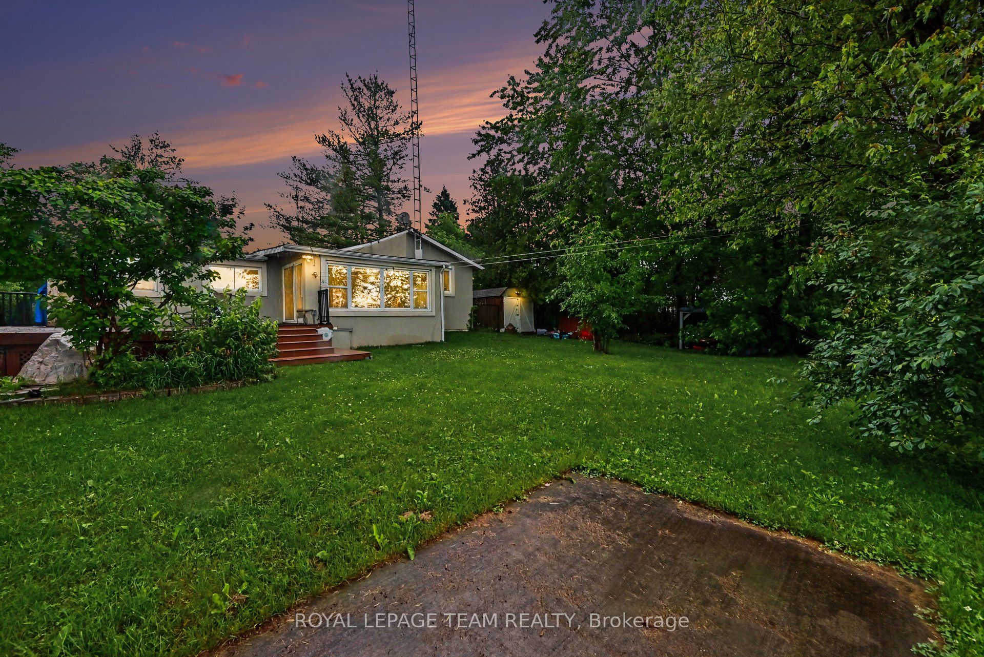 2466 Fairmile Road N