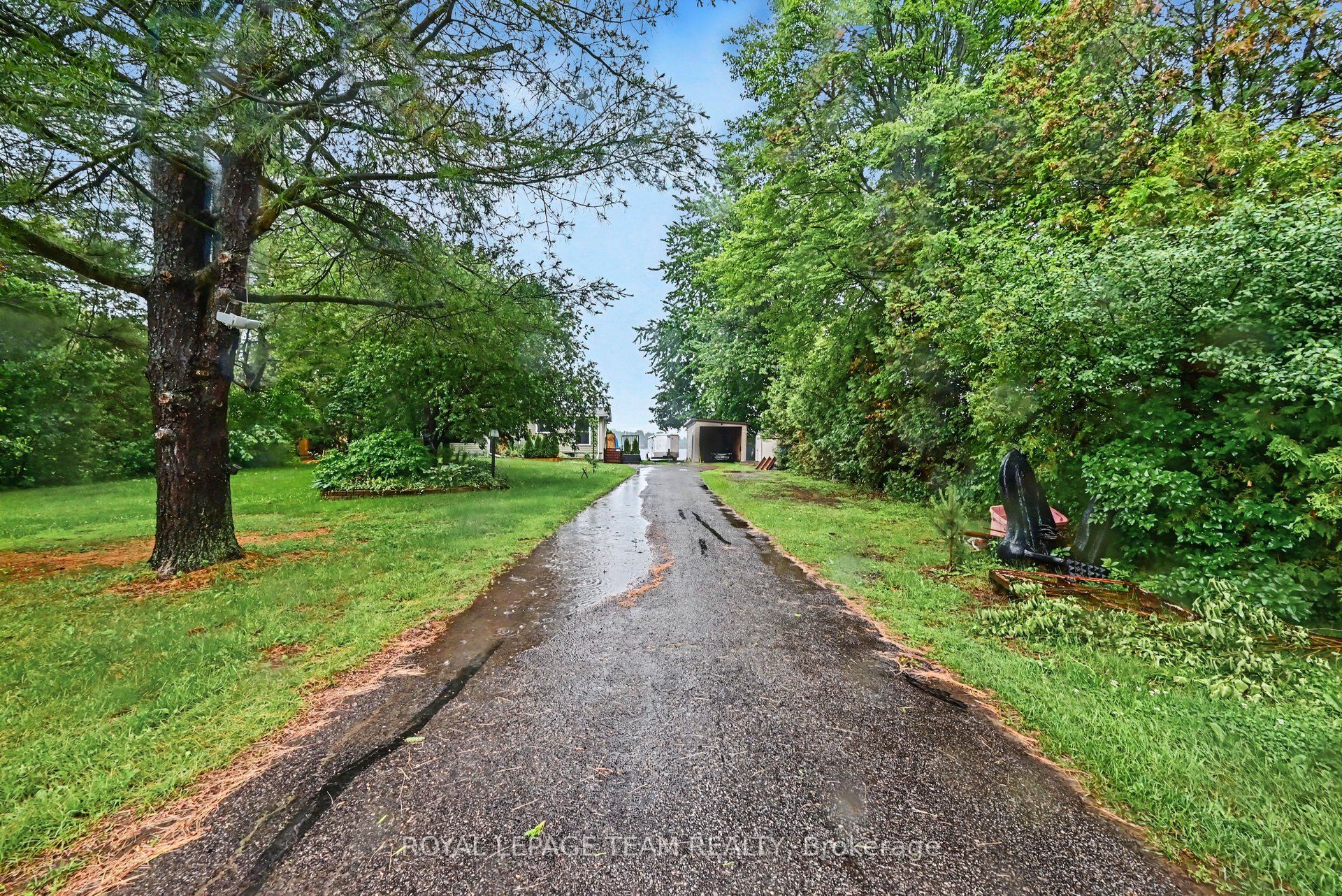 2466 Fairmile Road N