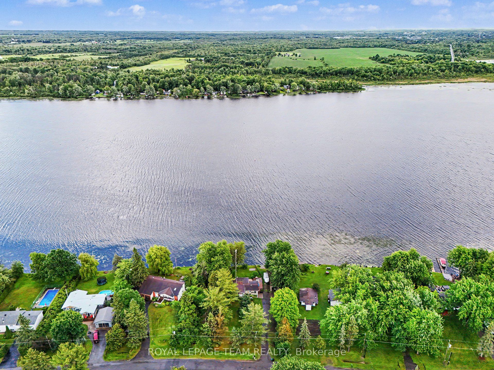 2466 Fairmile Road N