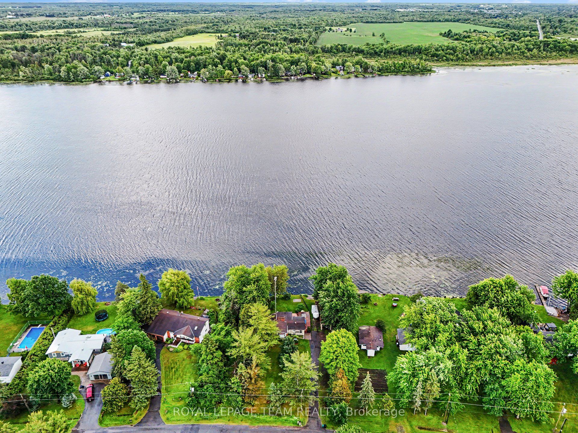 2466 Fairmile Road N