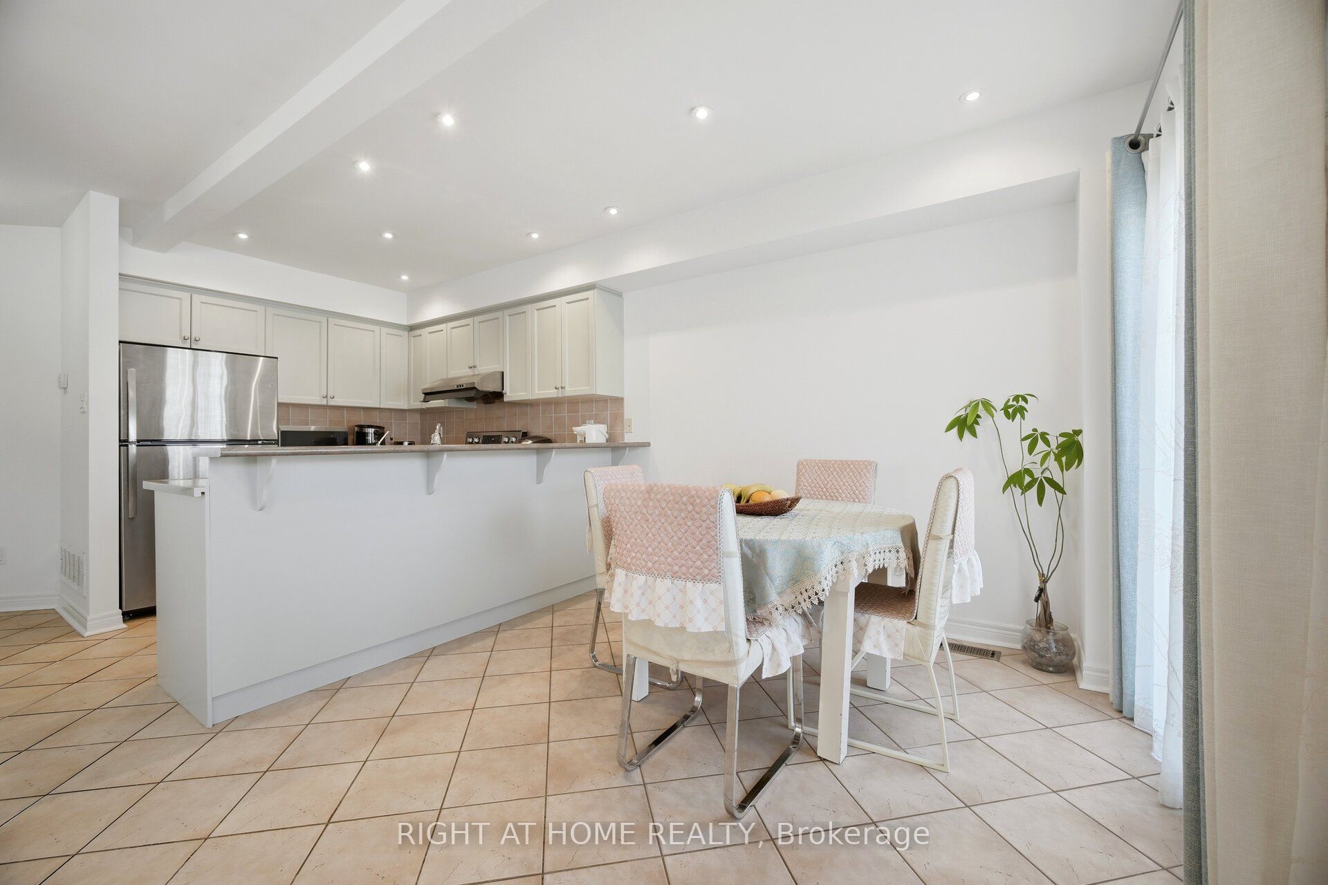8 Richelieu Court