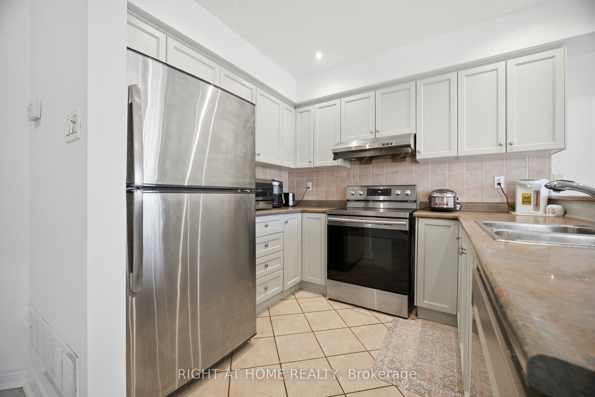8 Richelieu Court