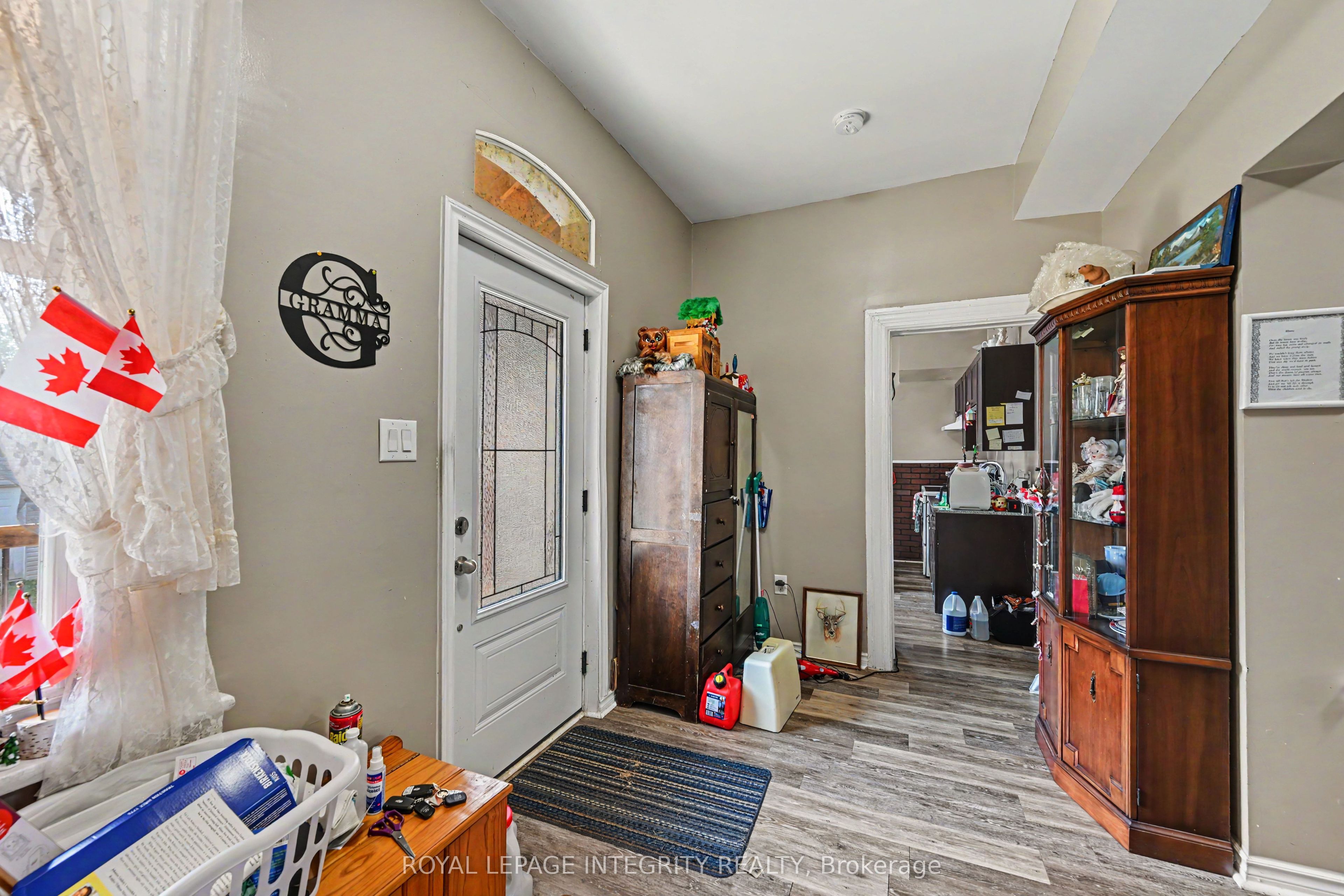 48 Elmsley Street S