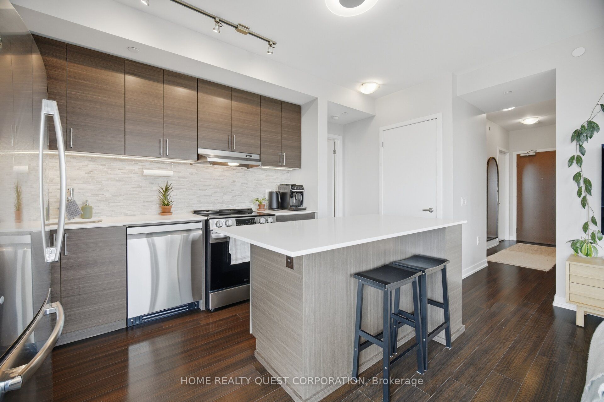 2560 Eglinton Avenue W 2205