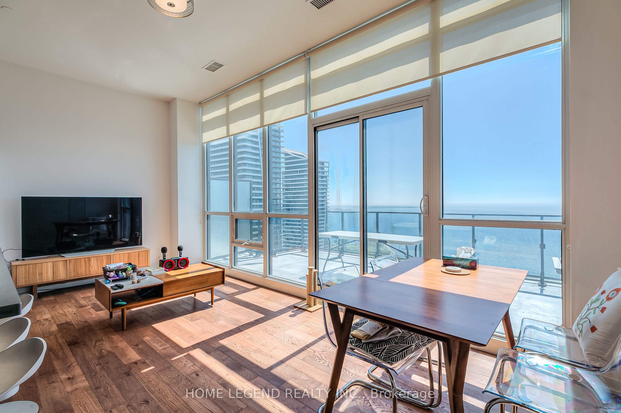 2200 Lake Shore Boulevard W PH01