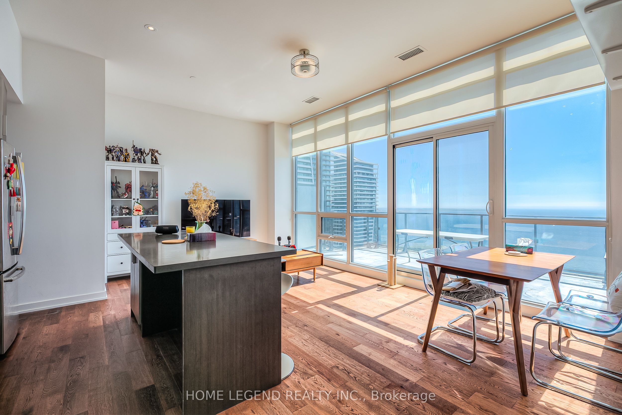 2200 Lake Shore Boulevard W PH01