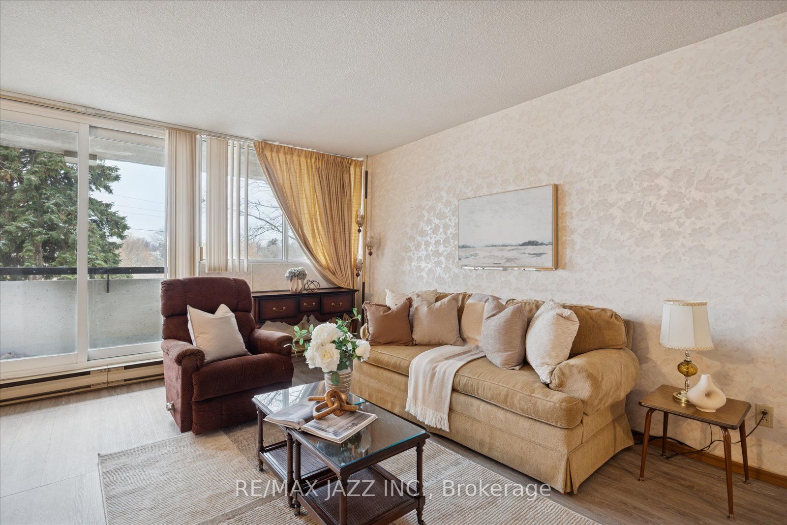 120 Elgin Street W 102