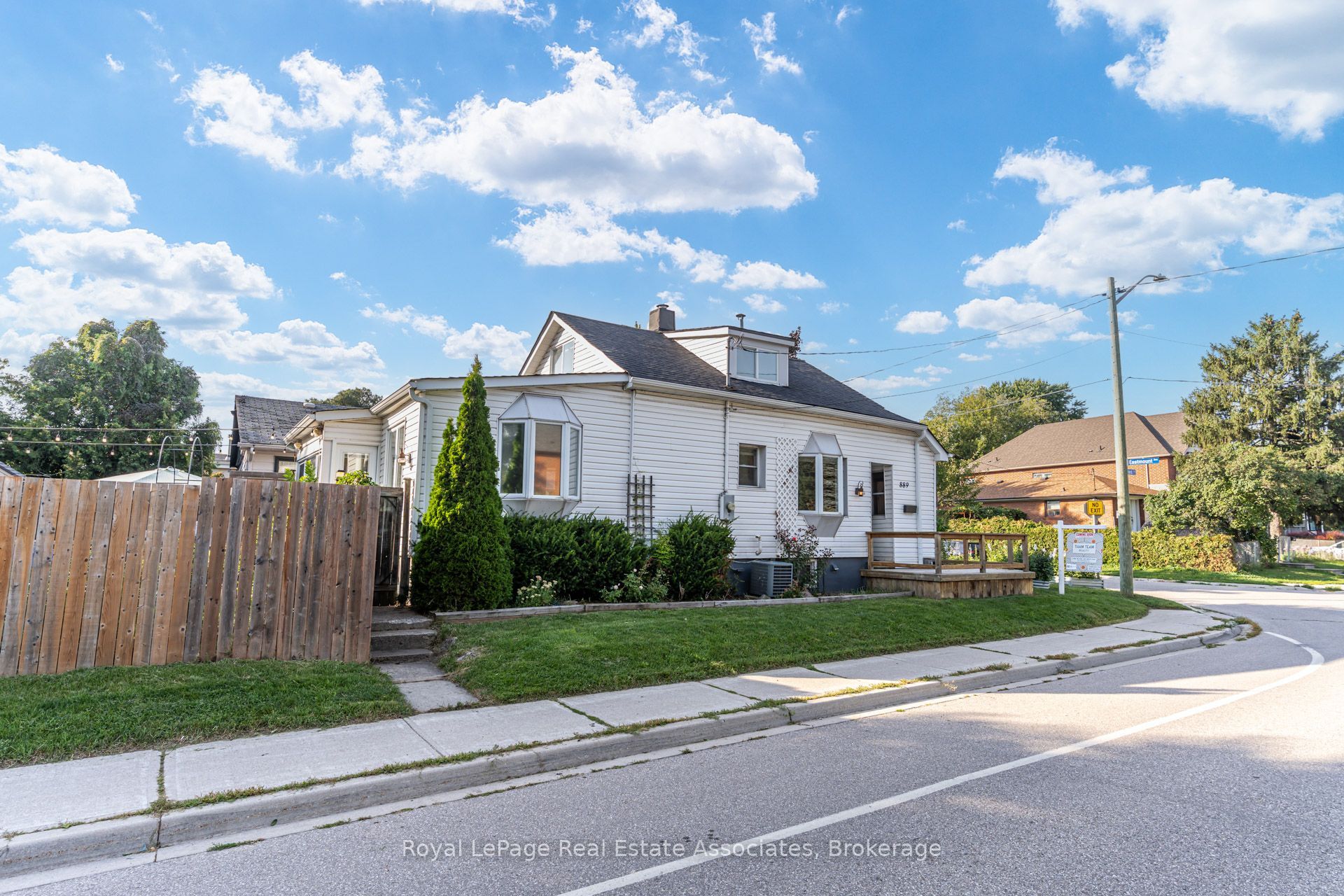 889 Third Street