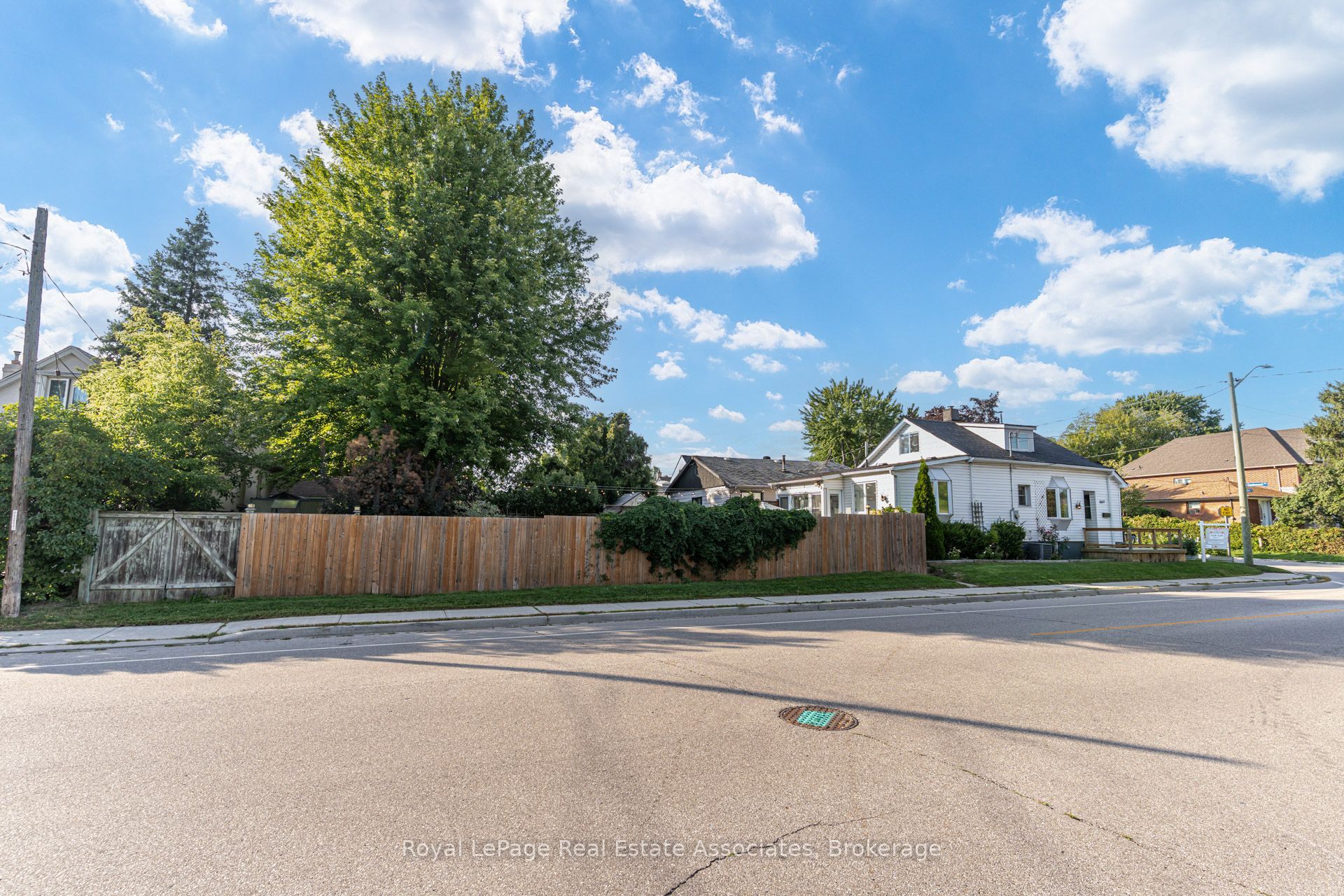 889 Third Street