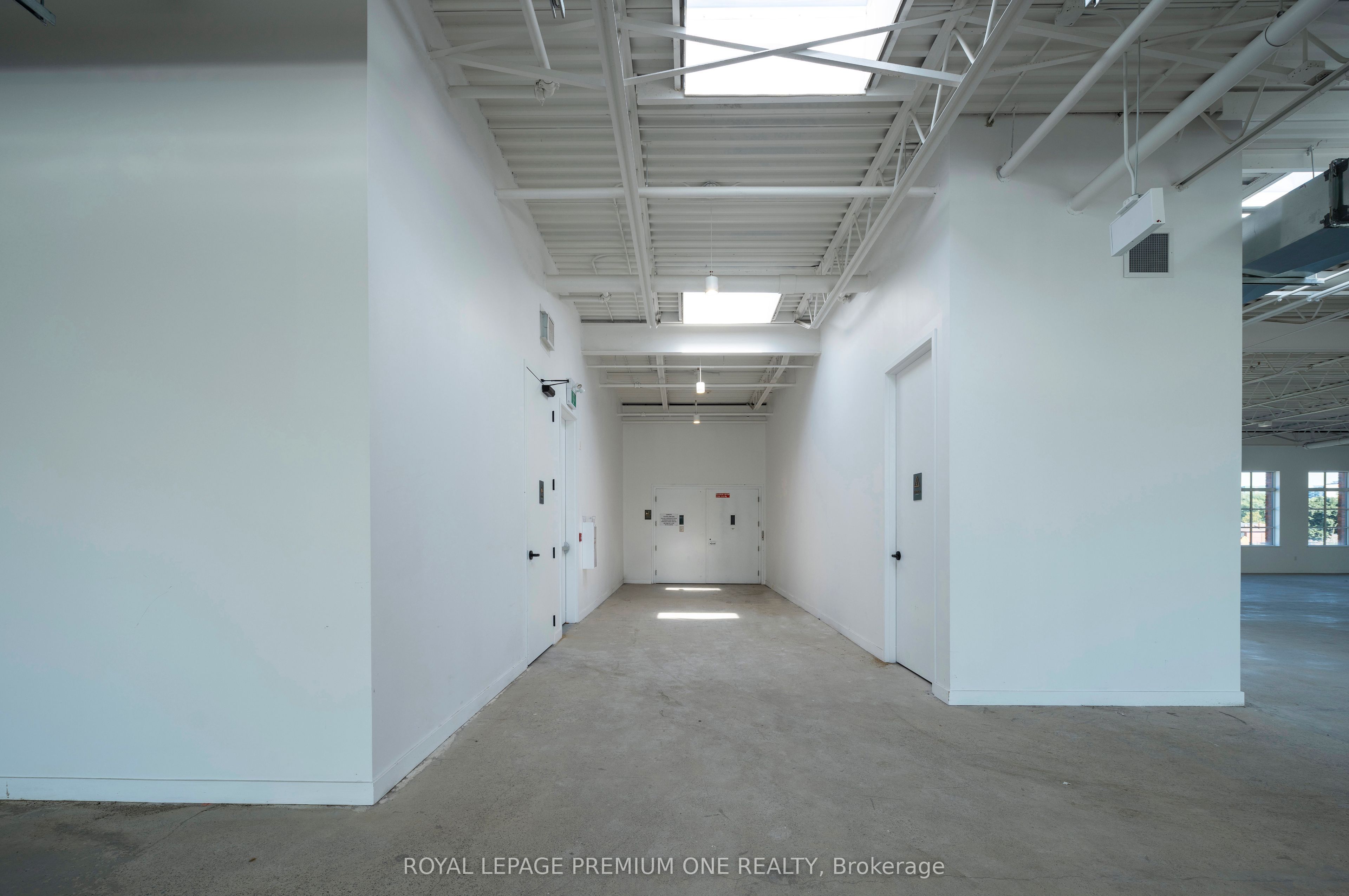 2650 St Clair Avenue W