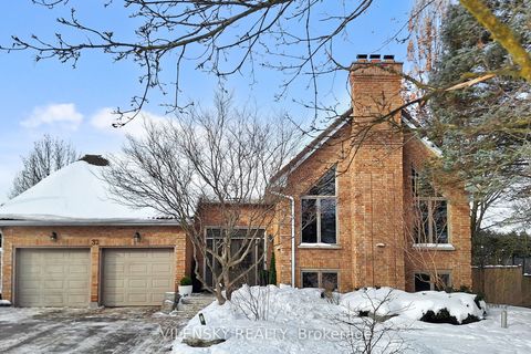 32 Whitfield Court Aurora ON L4G 5L7