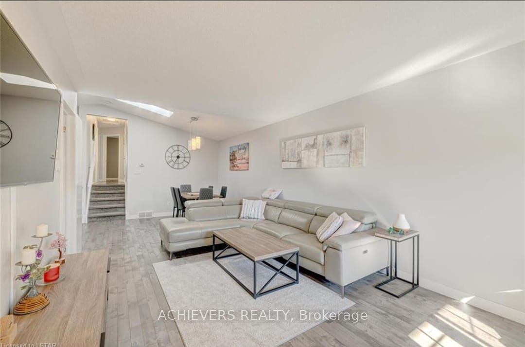 1402 Baycliffe Place