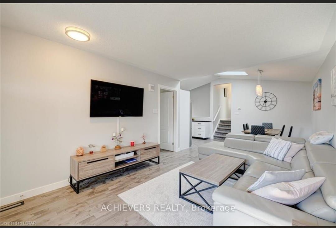1402 Baycliffe Place
