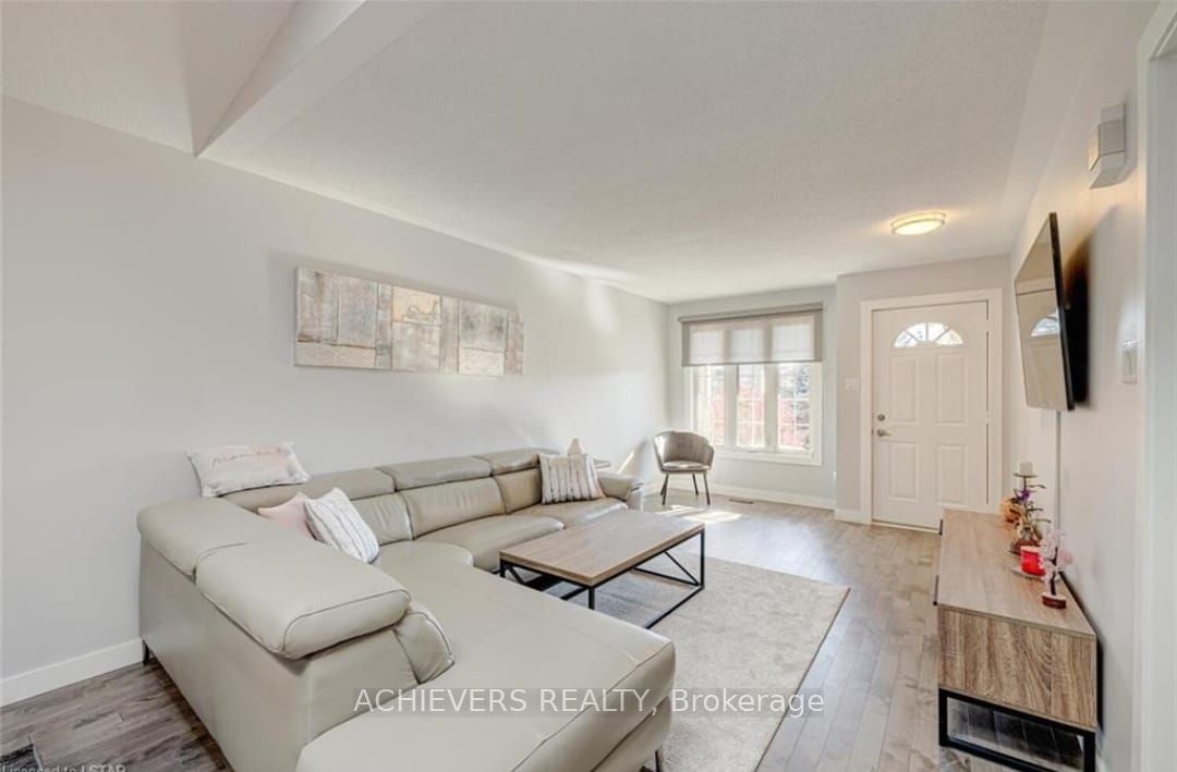 1402 Baycliffe Place