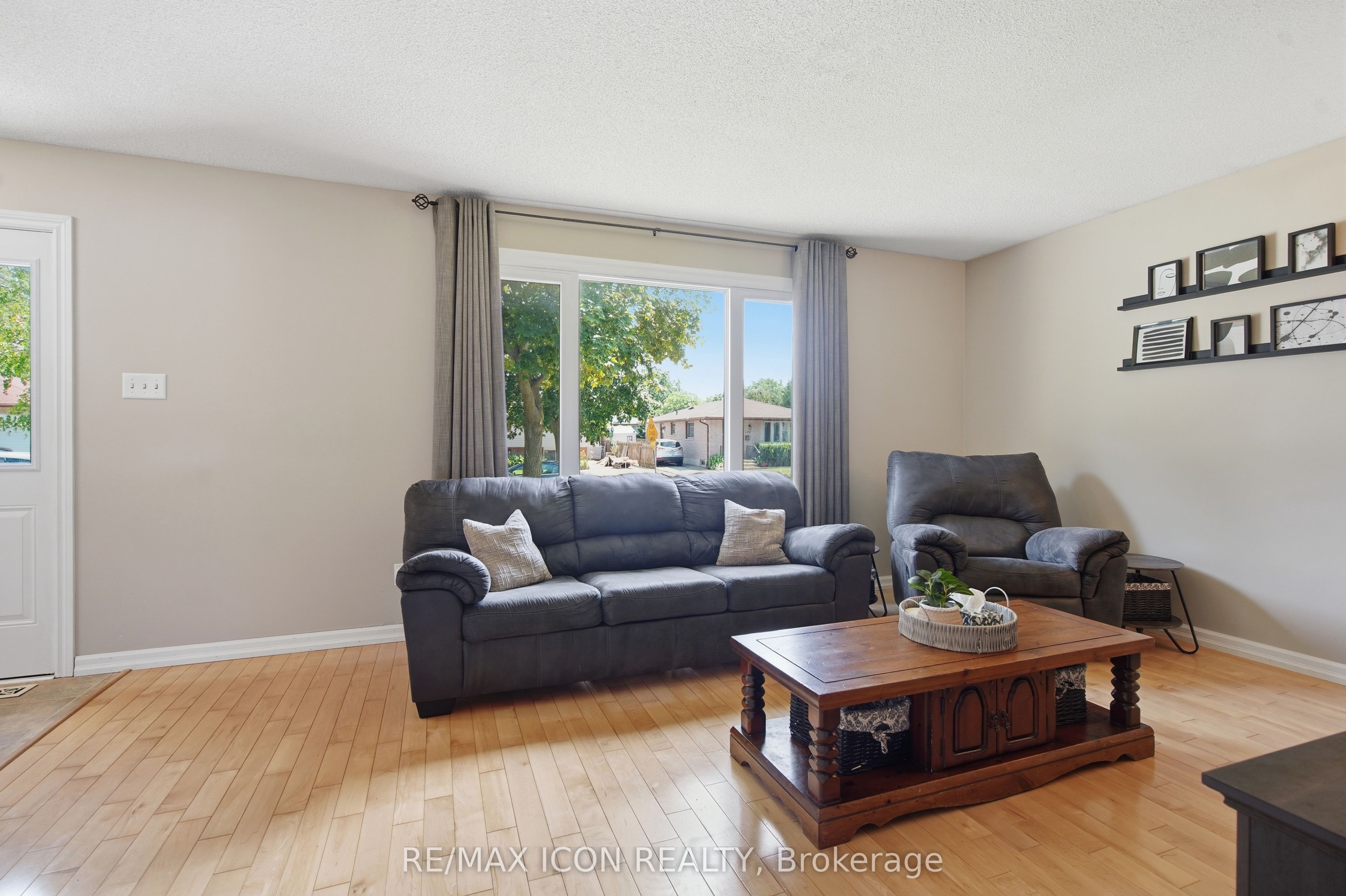 107 Rosamond Crescent