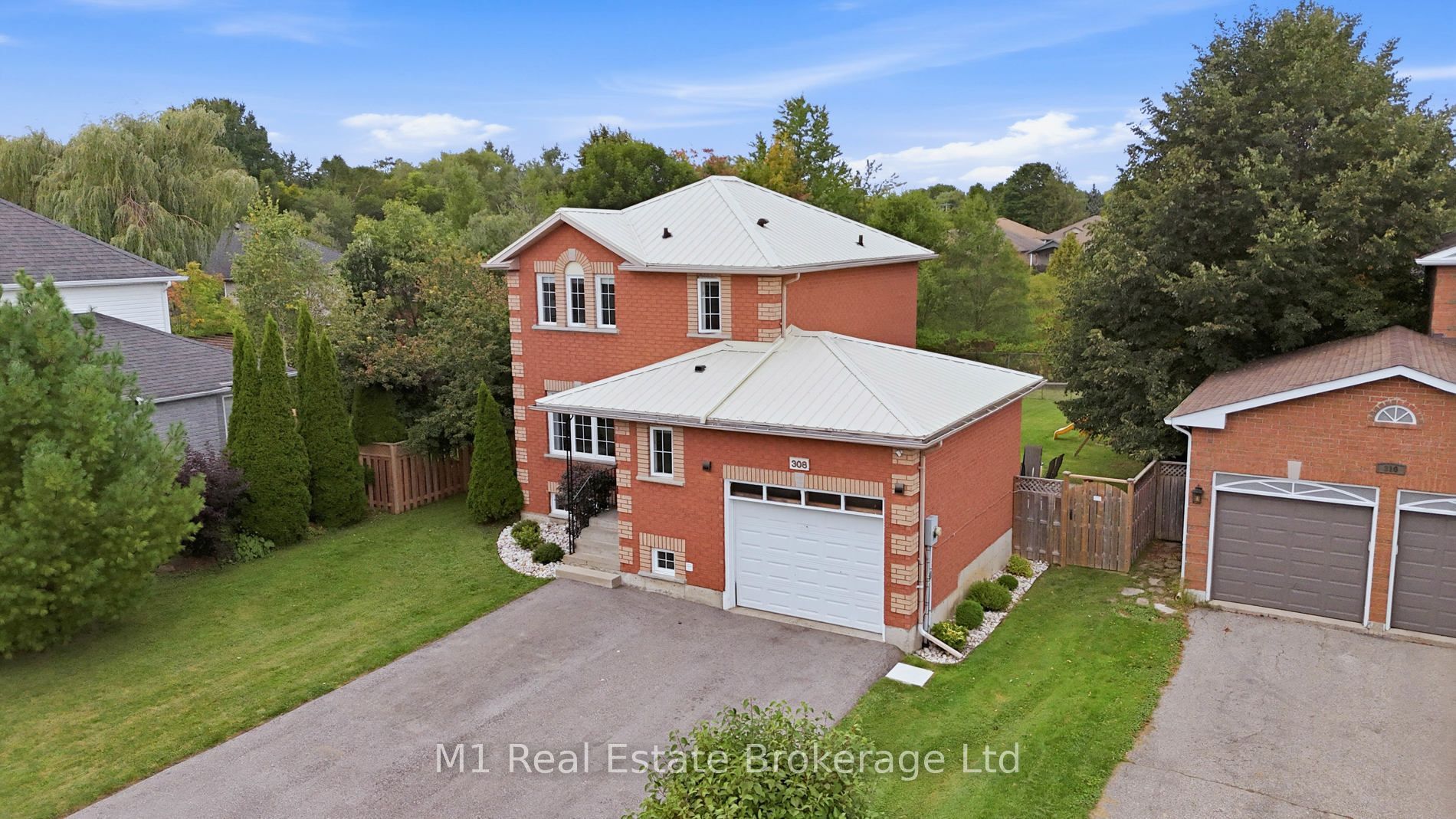 308 Daniel Crescent