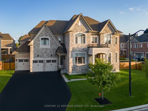 43 Sir Henry Court King ON L7B 0P5