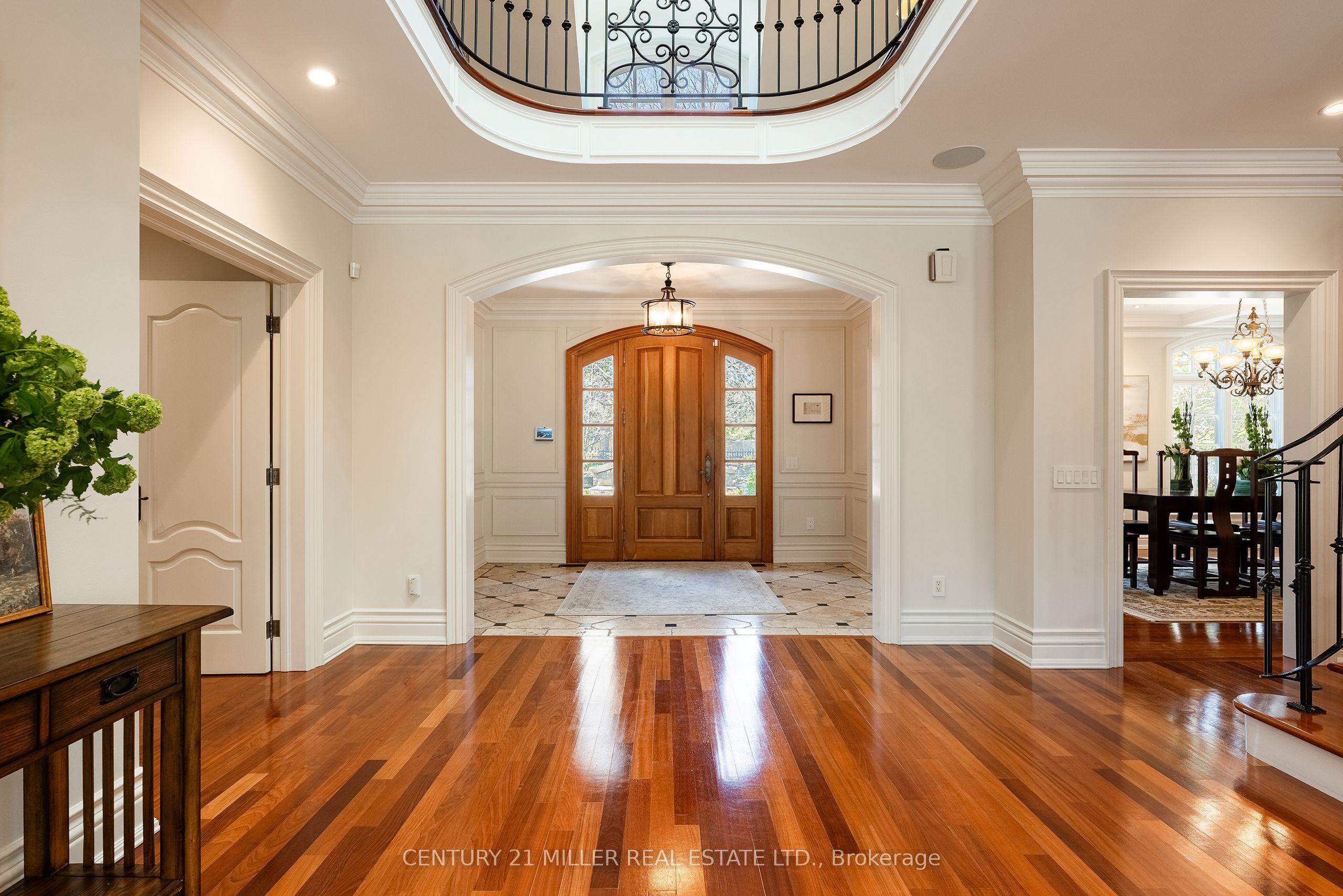 2096 Lakeshore Road E