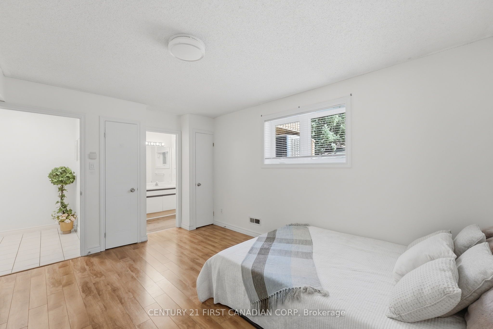 1548 Richmond Street 10