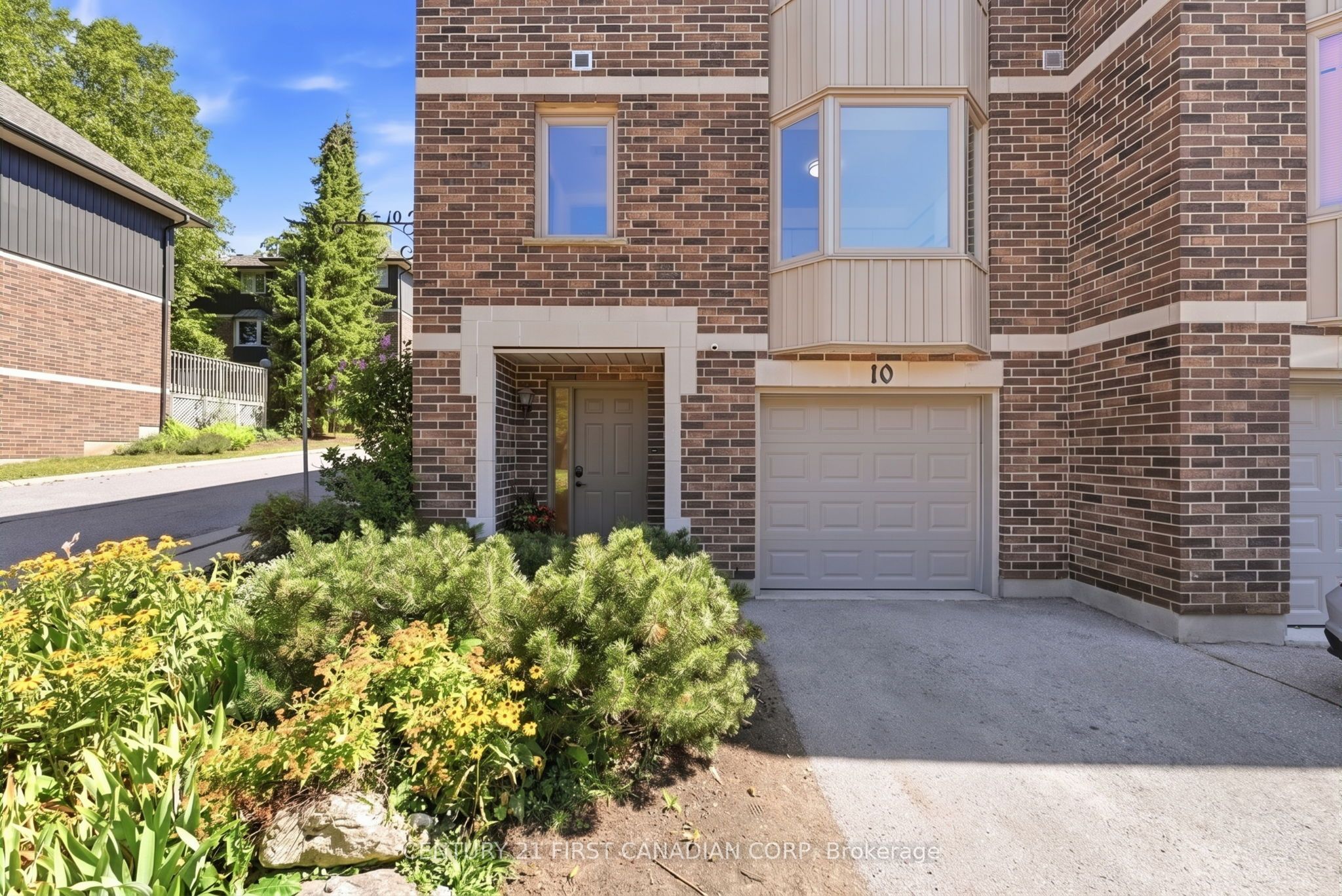 1548 Richmond Street 10