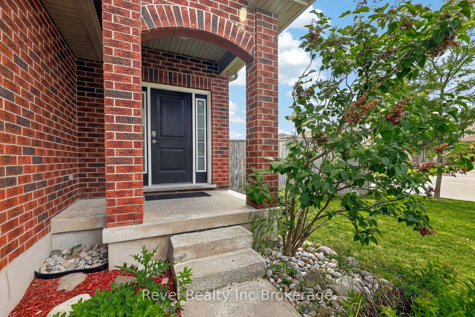 762 Frontenac Crescent