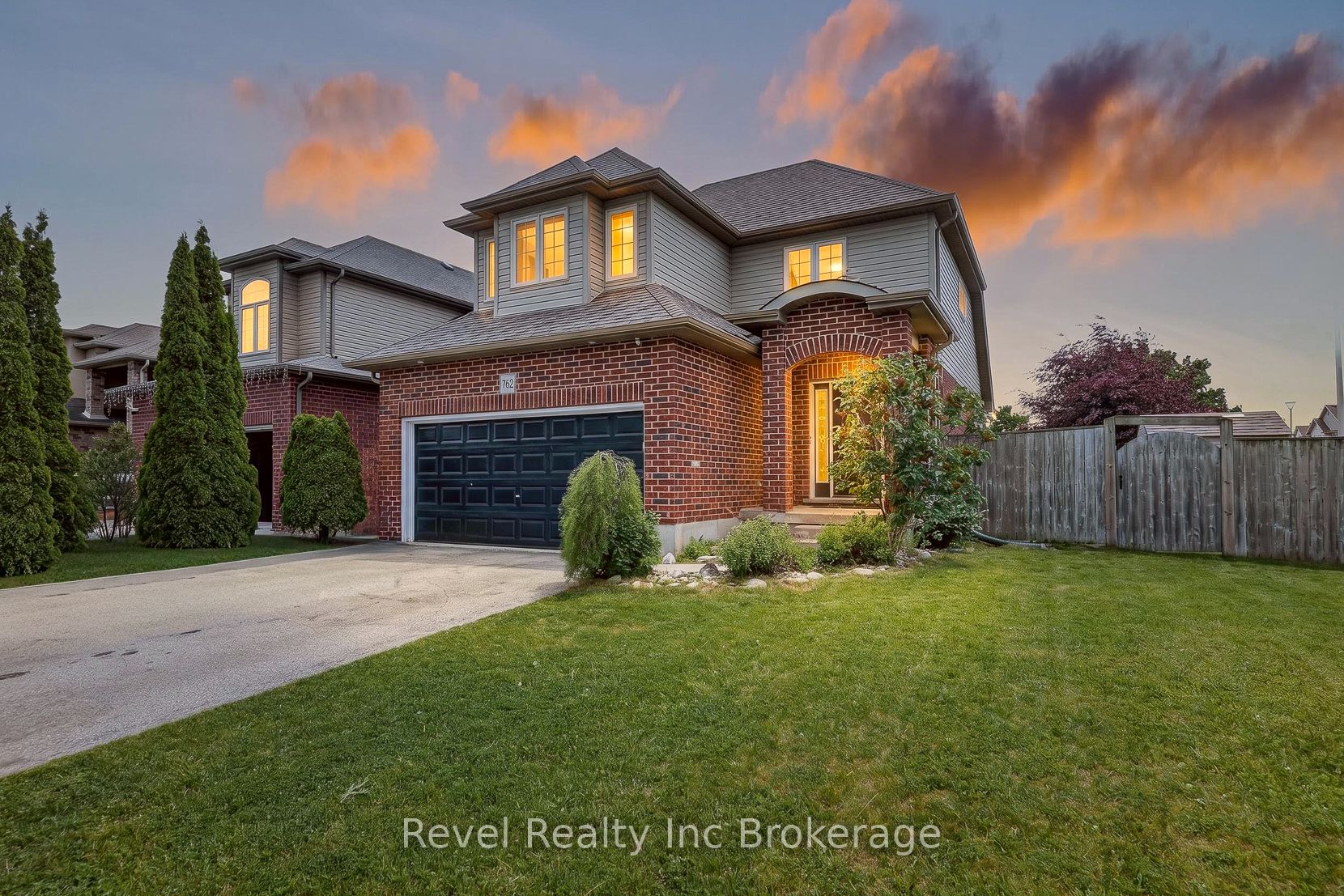762 Frontenac Crescent