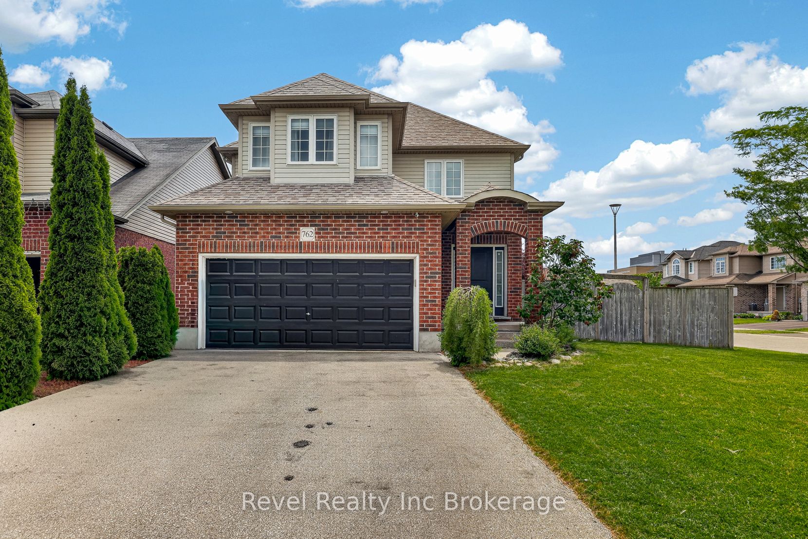 762 Frontenac Crescent