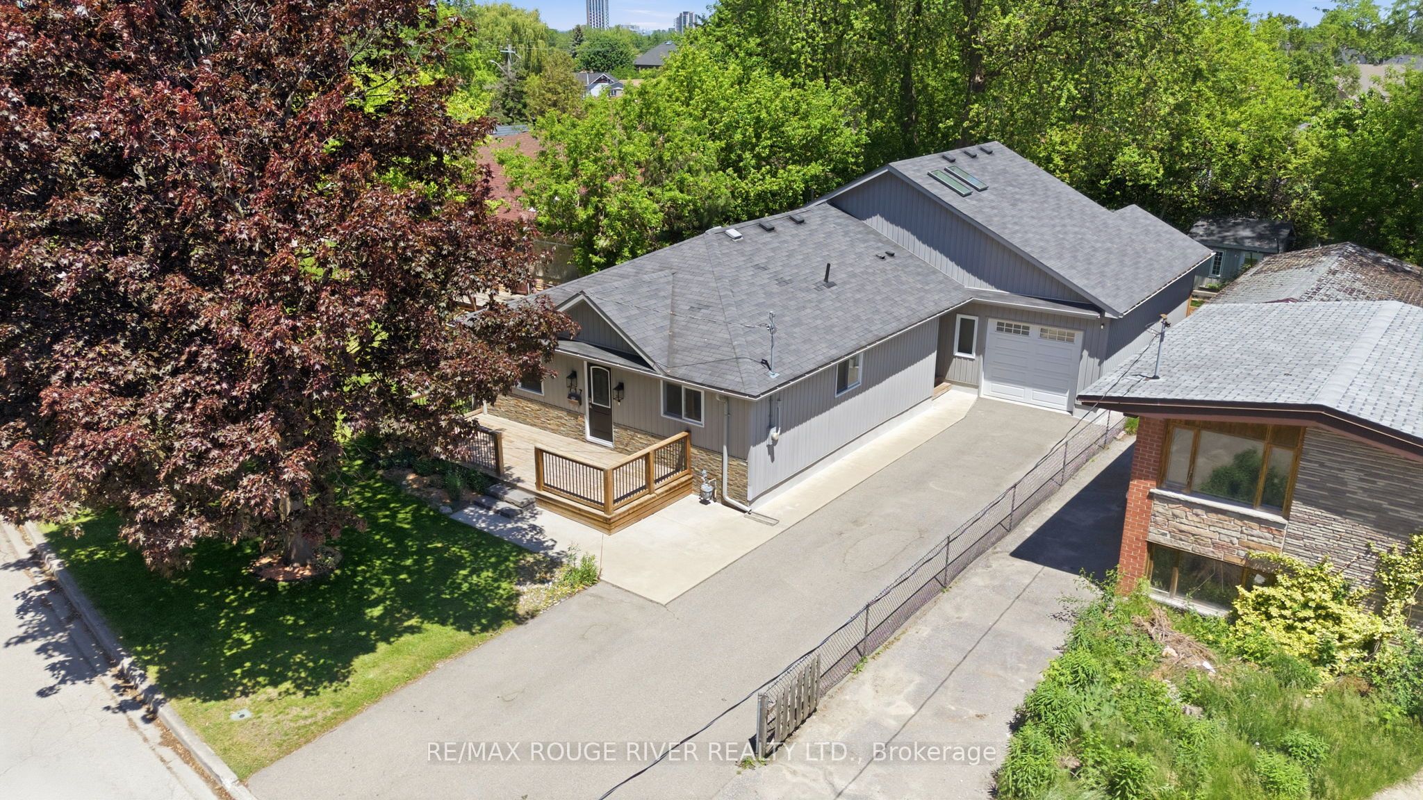 717 Hillview Crescent