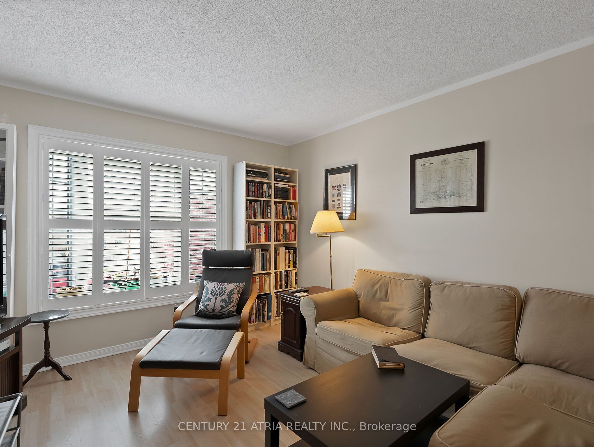 20 Lakeview Court