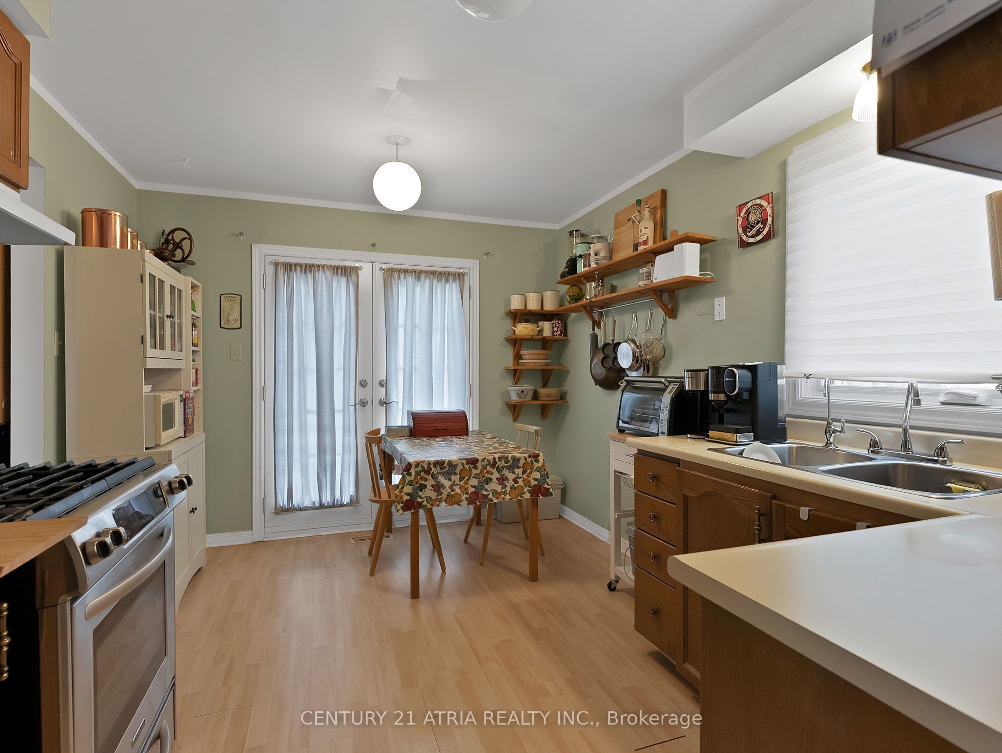 20 Lakeview Court