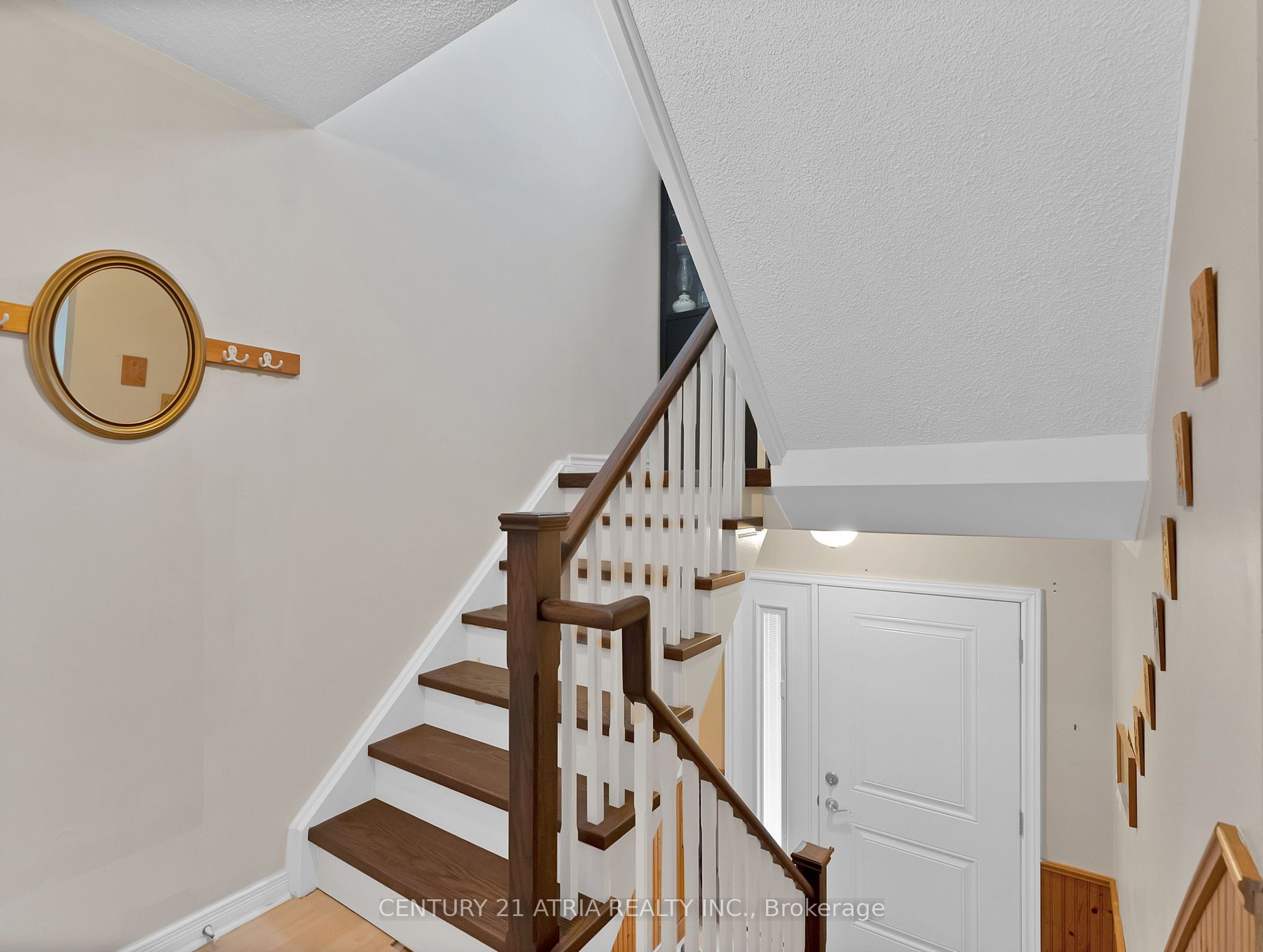 20 Lakeview Court
