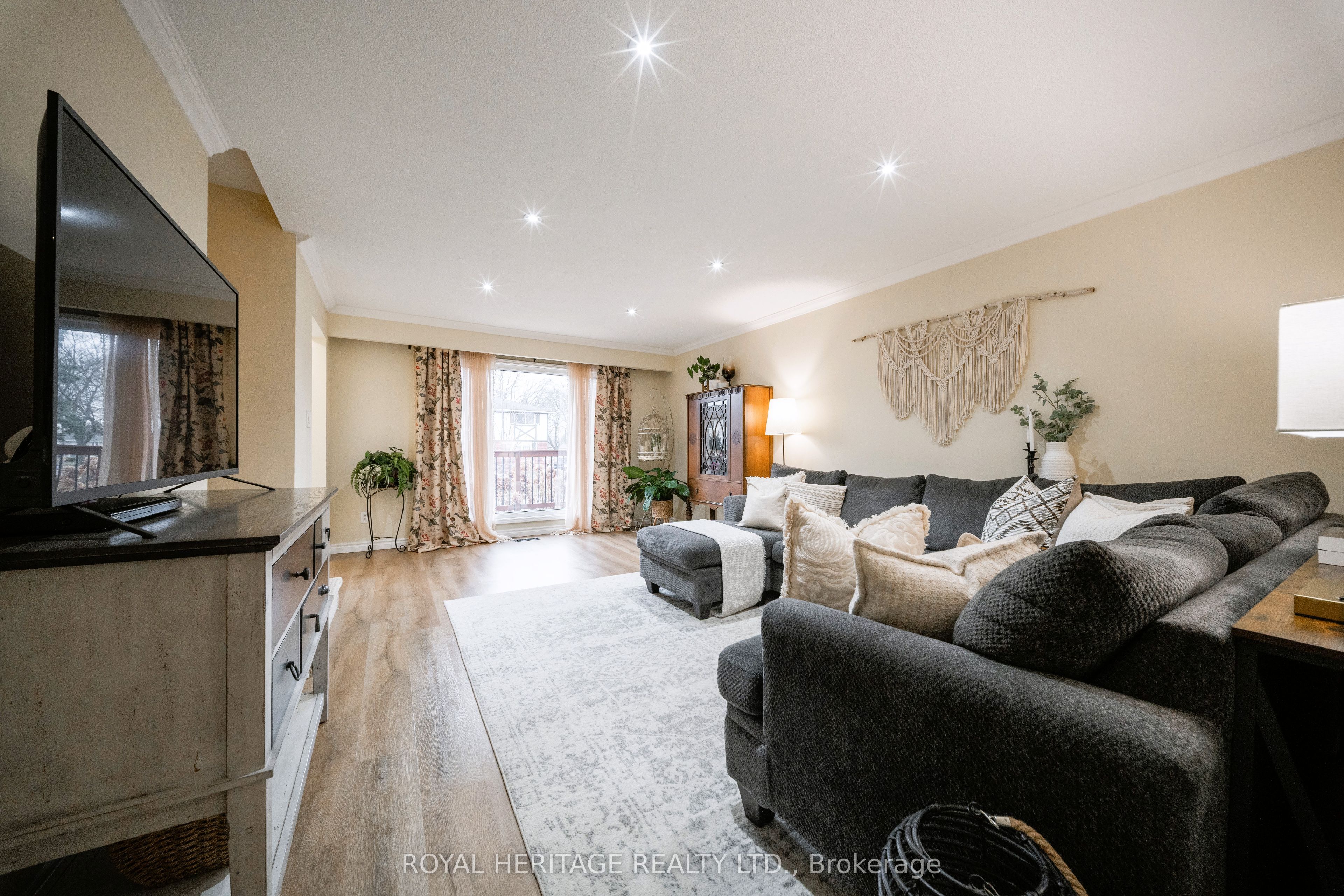 198 Barkley Crescent